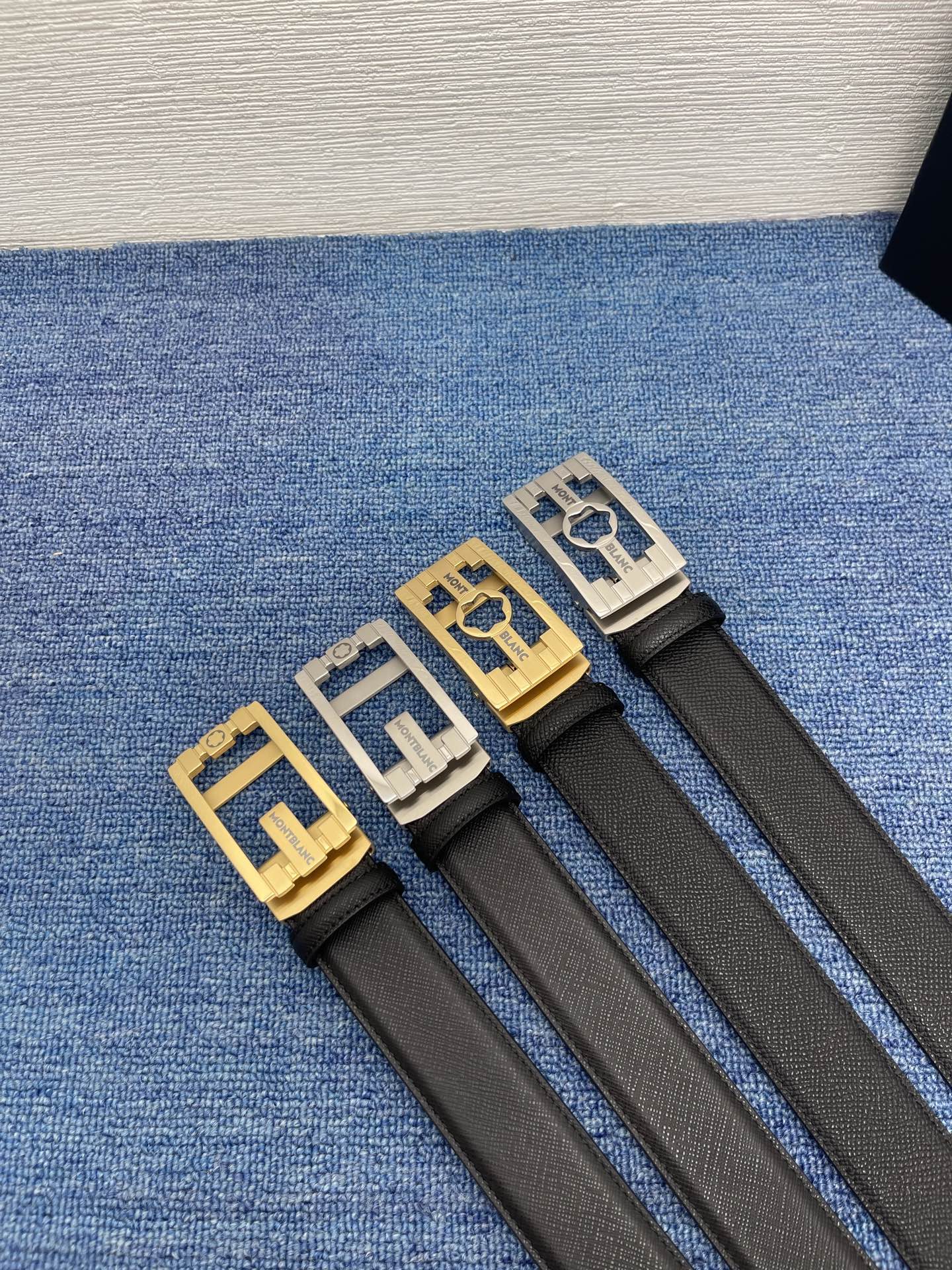  品牌：【万宝龙】 Montblanc家持续其一贯的高雅、绅士、精致的风格，进口小牛皮，手感细腻柔软。纯