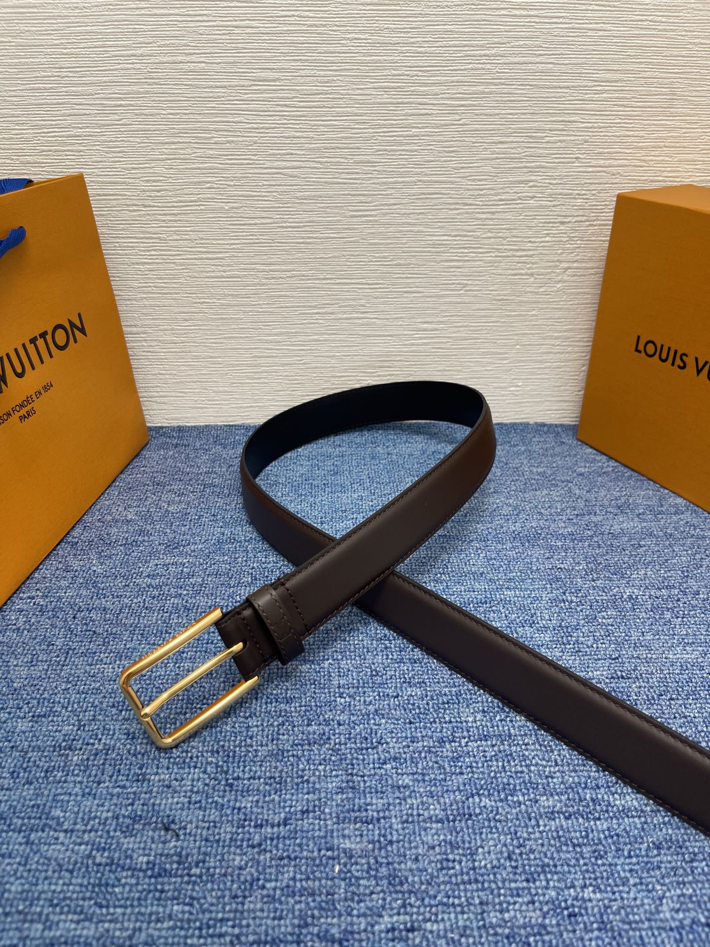 🔴 【品牌】LV  3．0cm 
🔴 【描述】这款饰有LV带扣的腰带配以水牛皮衬里，覆以Monogram