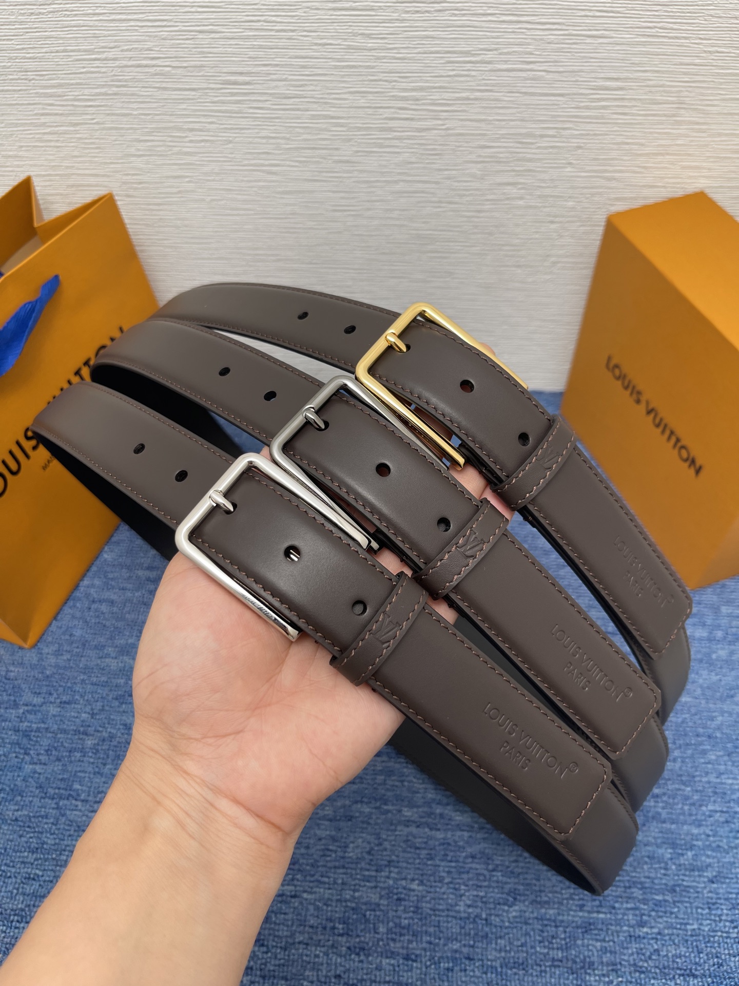 🔴 【品牌】LV  3．0cm 
🔴 【描述】这款饰有LV带扣的腰带配以水牛皮衬里，覆以Monogram
