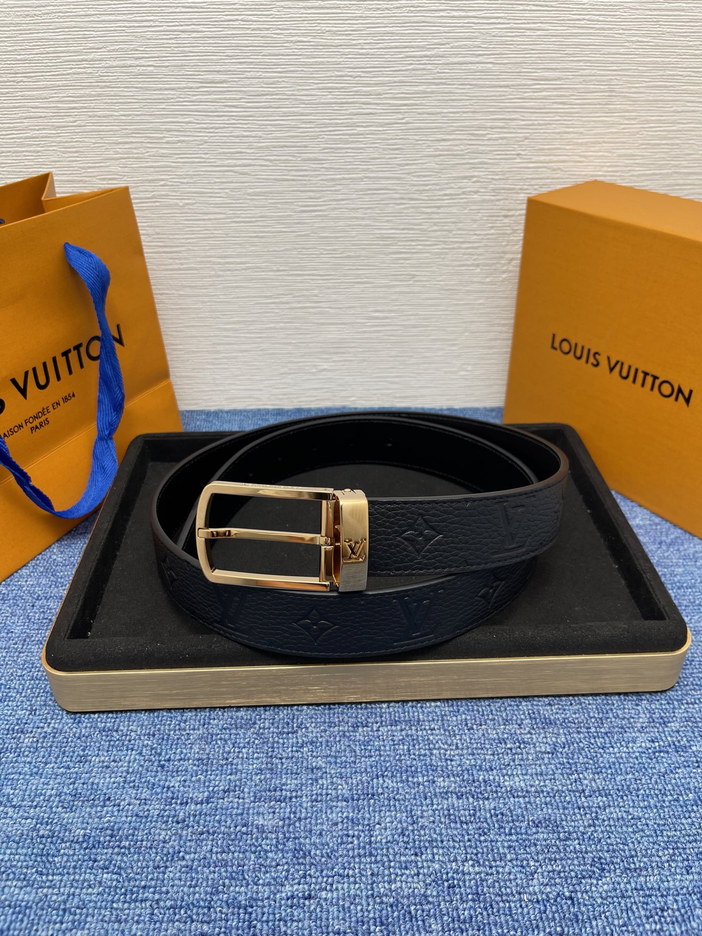 
【LOUIS VUITTON驴牌】：经典原单品质，新款压花皮搭配原单精品针扣，精工制作，细节看图，实物