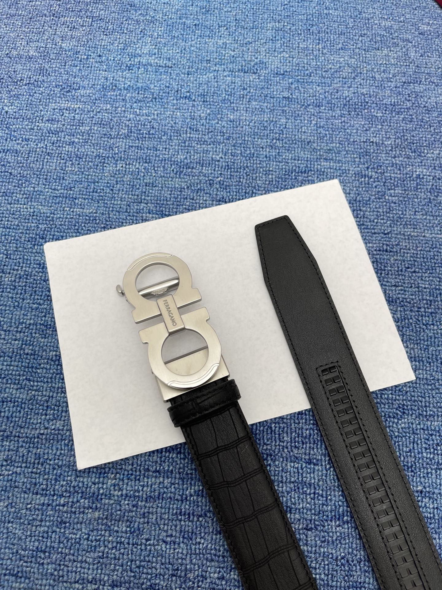 🔴 【品牌】菲拉.格慕  3.5cm. 
🔴 【描述】这款皮带采用牛皮压纹皮革材质，颇具都市风范，细节充