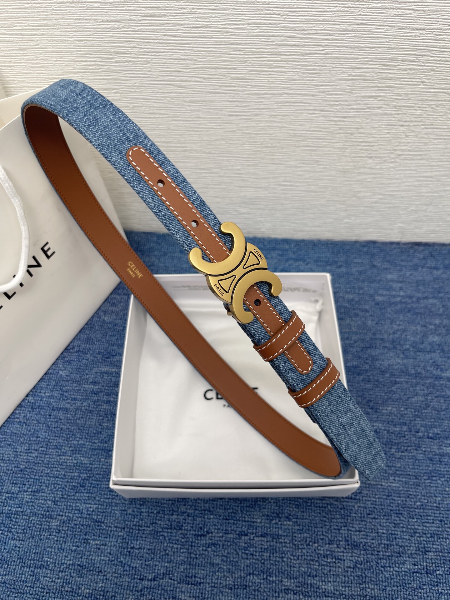 🔴 【品牌】赛琳女带   NO.550 2．5CM 
🔴 【描述】双面原版皮不可调节式皮带，小牛皮配牛津