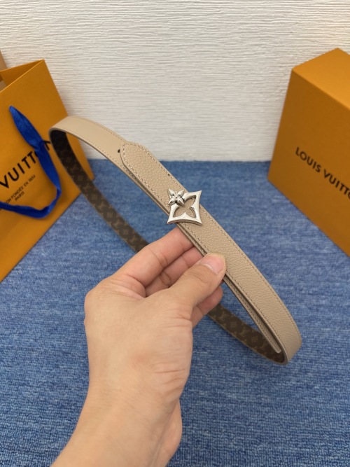 Louis Vuitton Reversible Leather Belt with Iconic Buckle - Stylish & Versatile 1 Louis Vuitton Reversible Leather Belt with Iconic Buckle - Stylish & Versatile