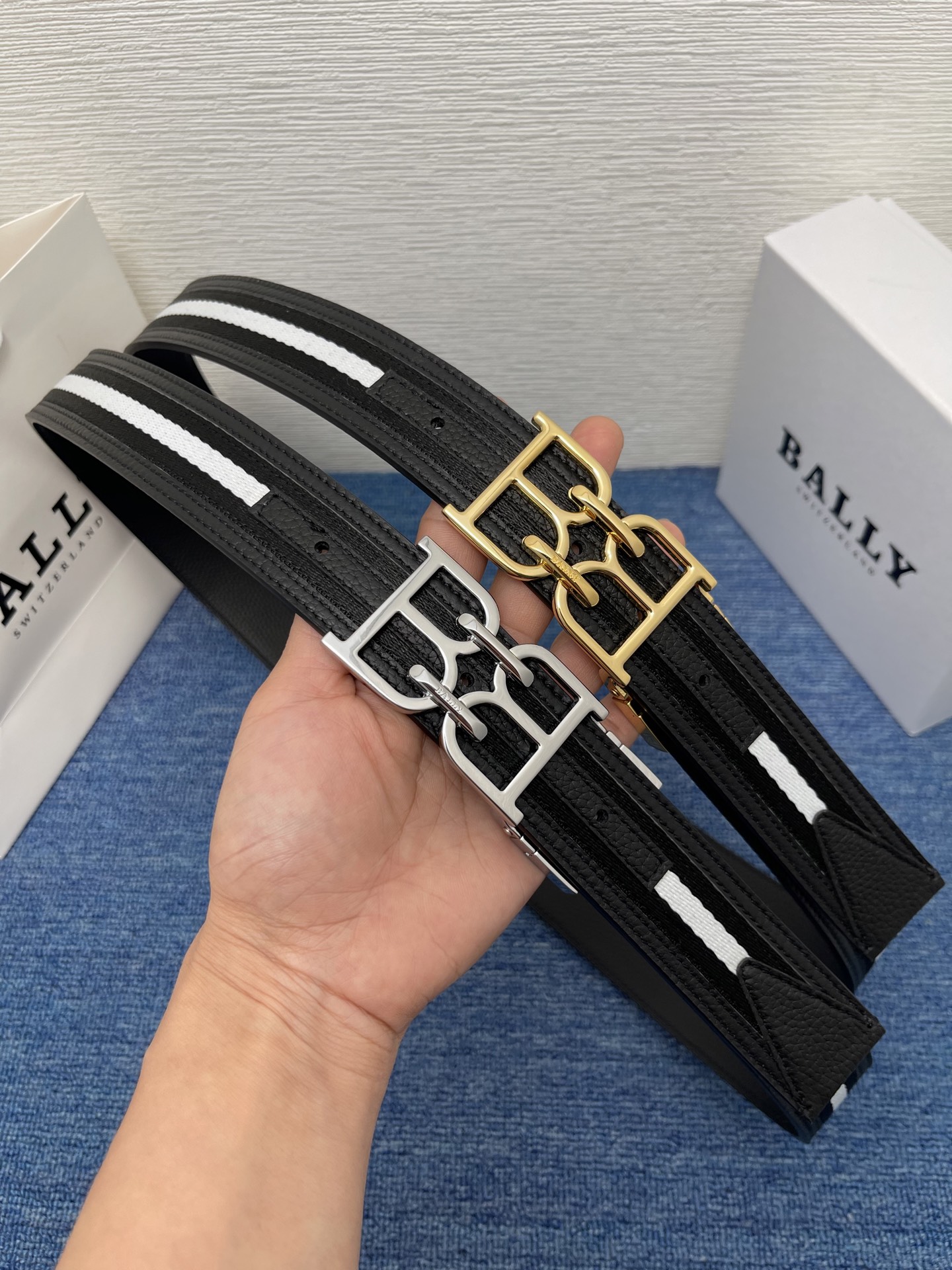🔴  【品牌】巴利   NO.550  
🔴 【描述】经典系列新品腰带，采用小牛皮搭配布料，完美搭配手工
