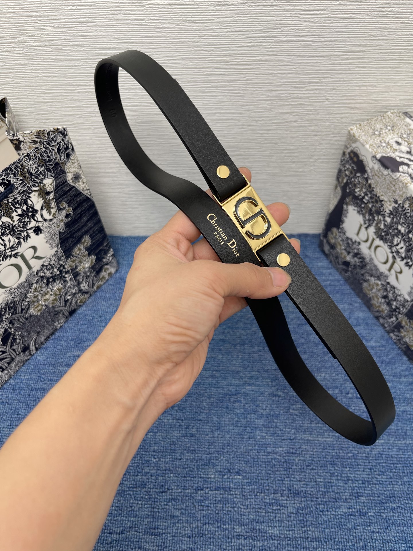 30 Montaigne Treasure 腰带

20 毫米黑色光滑牛皮革
编号 B0699QMOD_