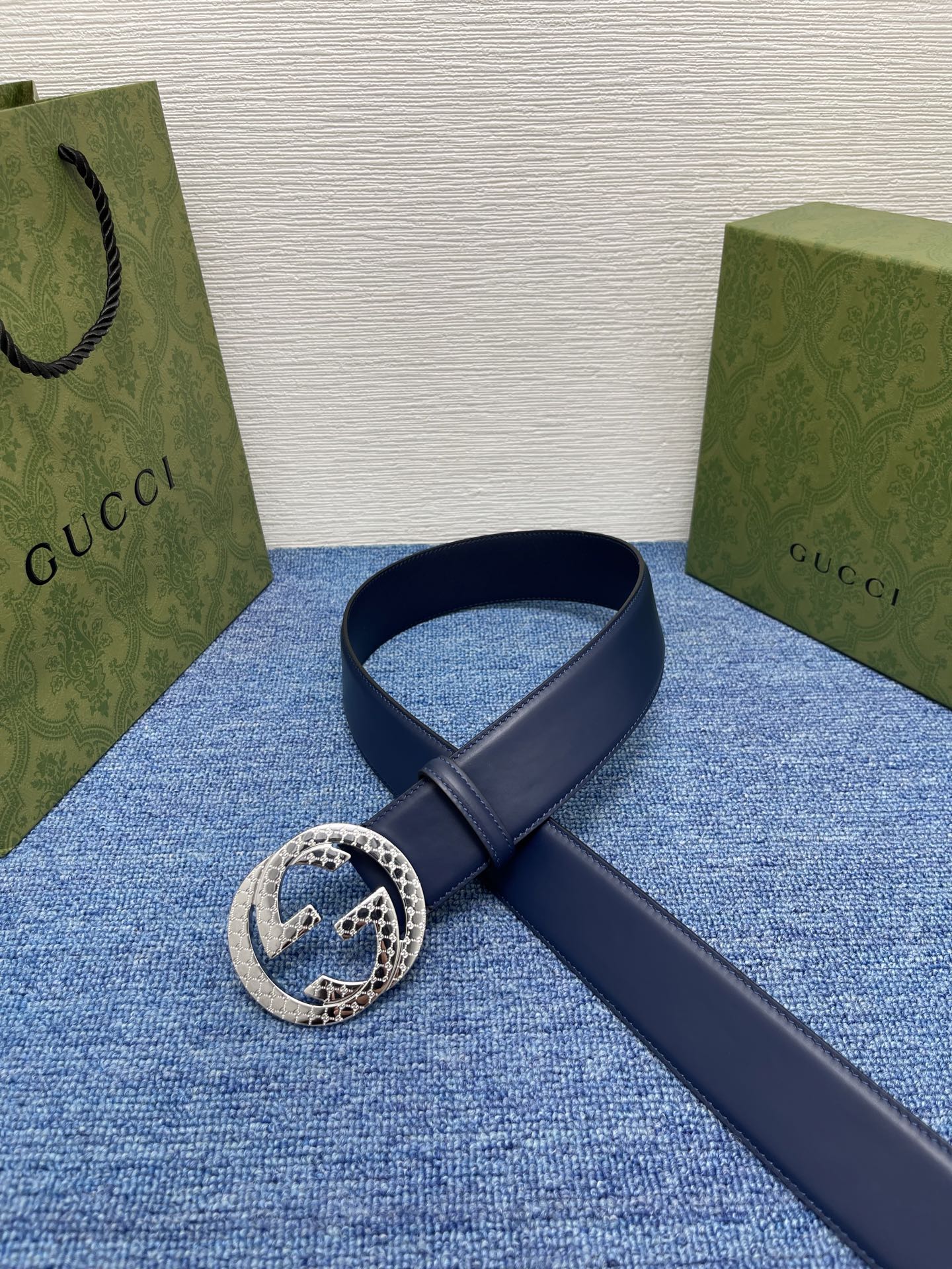 🔴 【品牌】古驰 Gucci  
🔴 【描述】采用高级Gucci Signature真皮精制而成，触感厚