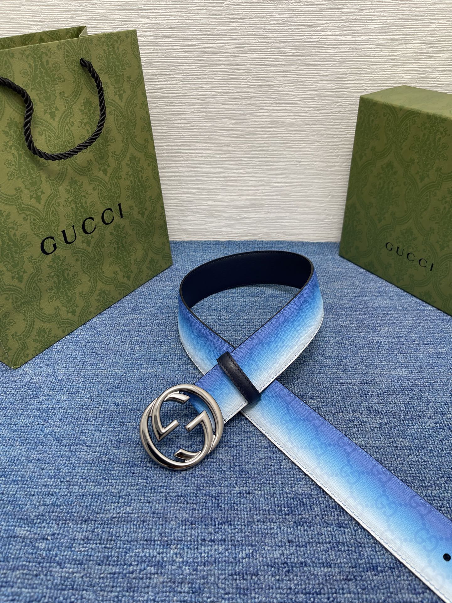 🔴 【品牌】古驰 Gucci  
🔴 【描述】采用高级Gucci Signature真皮精制而成，触感厚