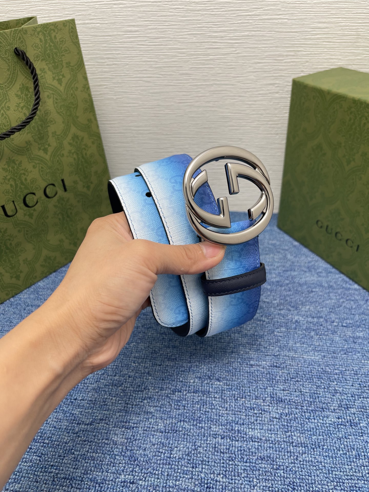 🔴 【品牌】古驰 Gucci  
🔴 【描述】采用高级Gucci Signature真皮精制而成，触感厚