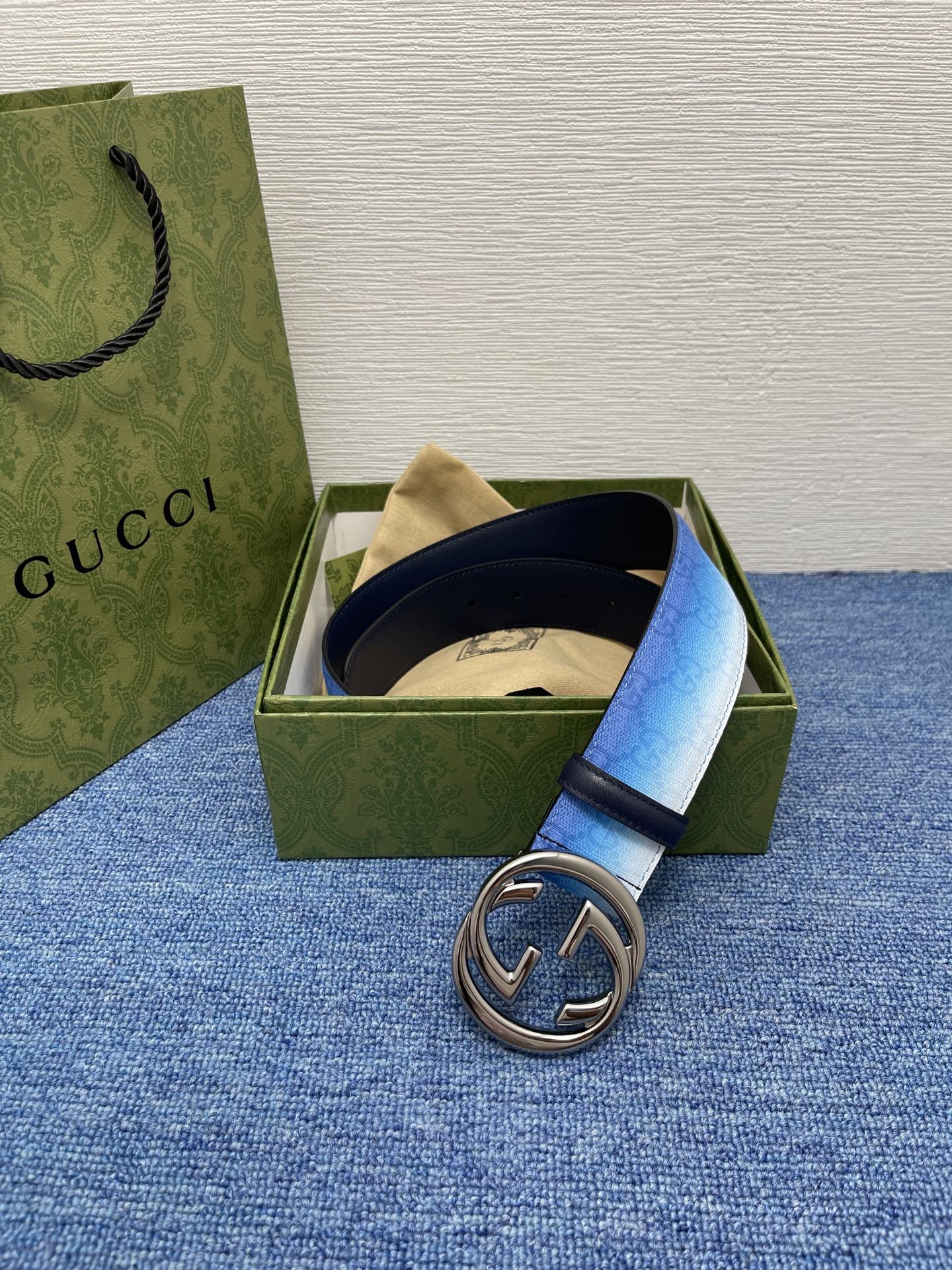 🔴 【品牌】古驰 Gucci  
🔴 【描述】采用高级Gucci Signature真皮精制而成，触感厚