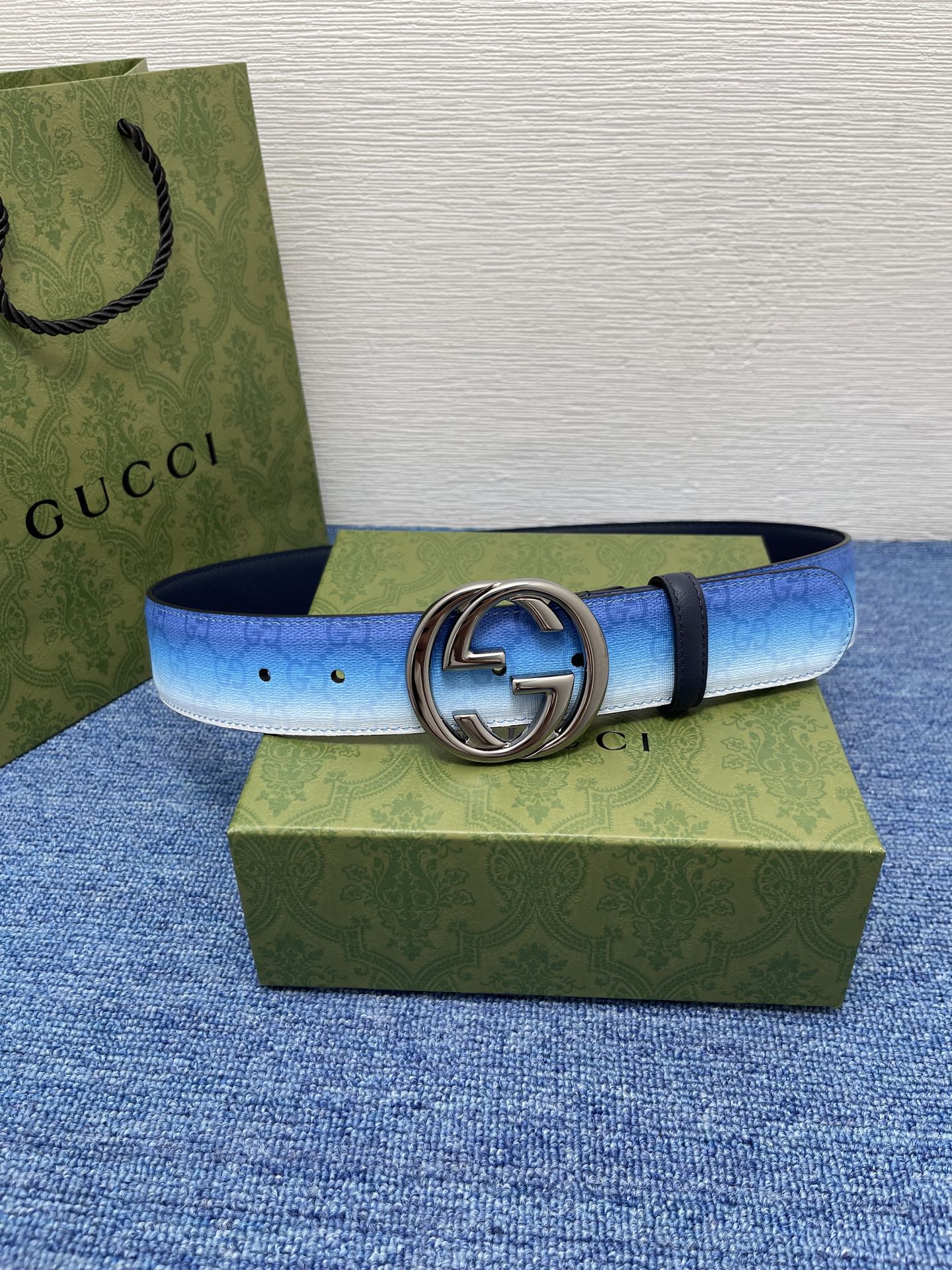 🔴 【品牌】古驰 Gucci  
🔴 【描述】采用高级Gucci Signature真皮精制而成，触感厚