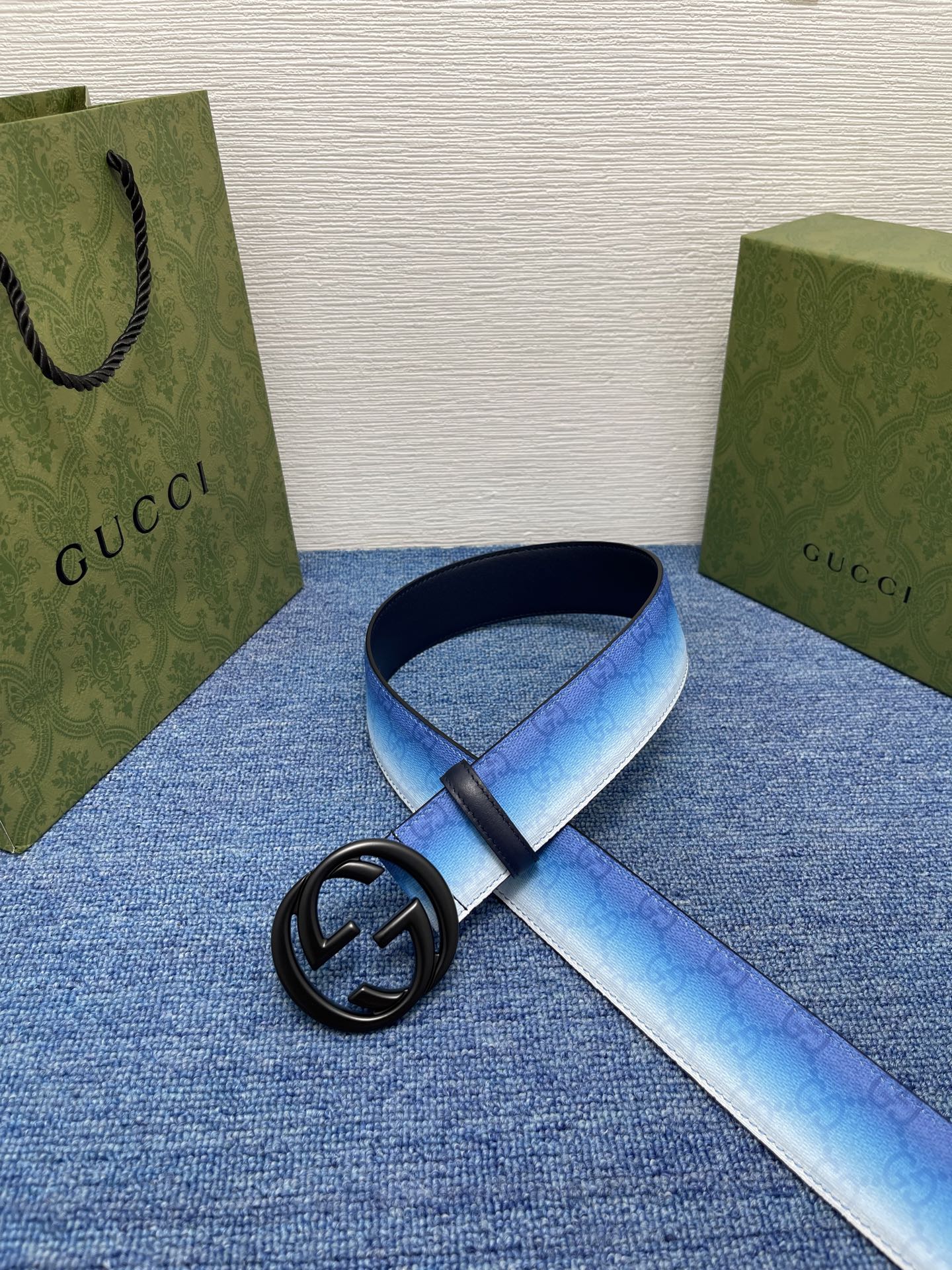🔴 【品牌】古驰 Gucci  
🔴 【描述】采用高级Gucci Signature真皮精制而成，触感厚