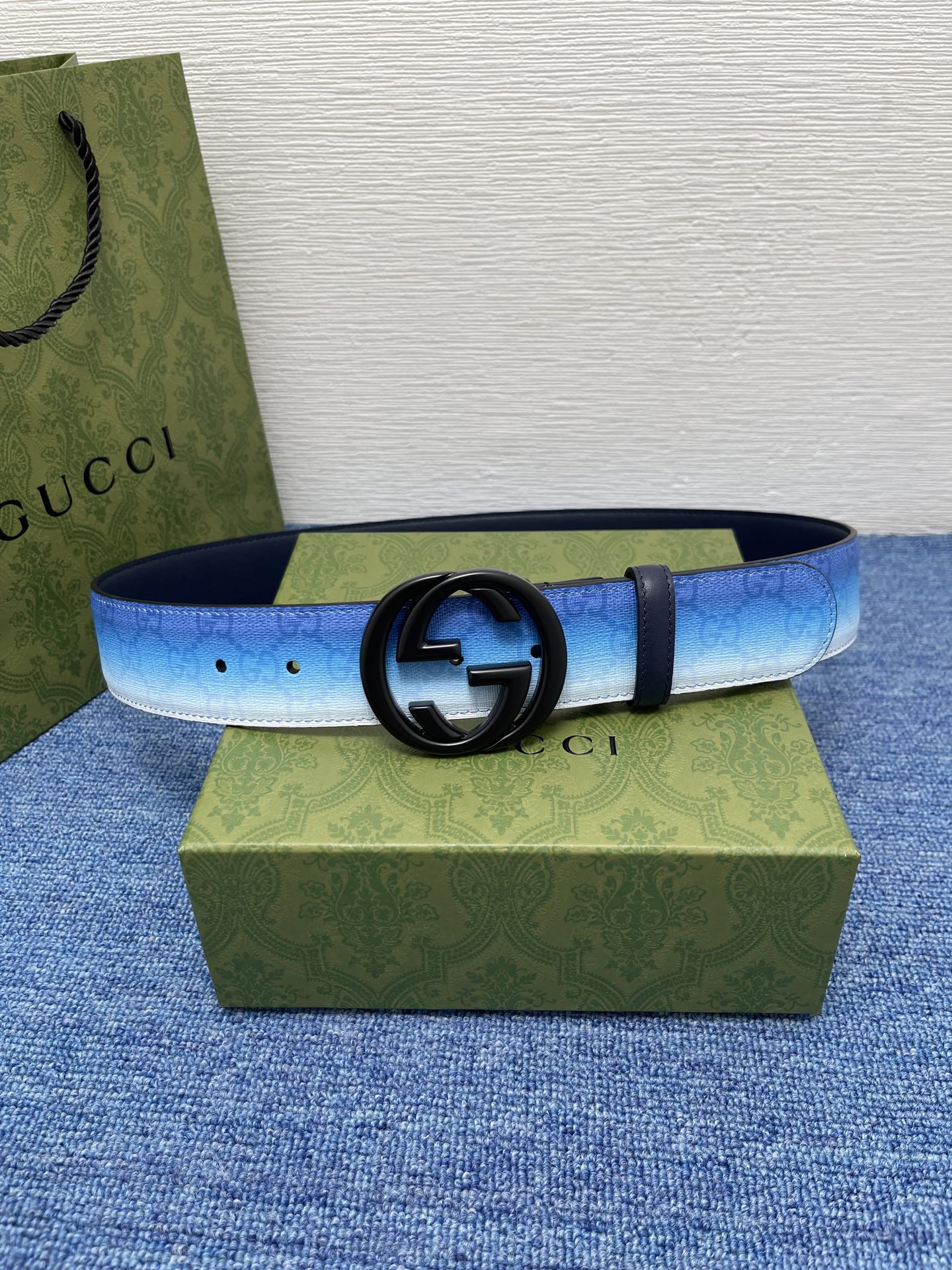 🔴 【品牌】古驰 Gucci  
🔴 【描述】采用高级Gucci Signature真皮精制而成，触感厚