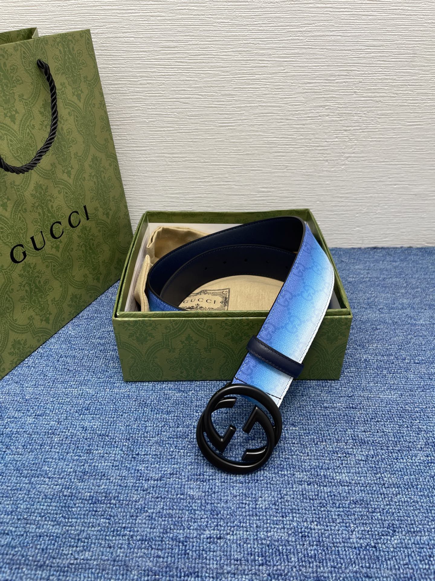 🔴 【品牌】古驰 Gucci  
🔴 【描述】采用高级Gucci Signature真皮精制而成，触感厚