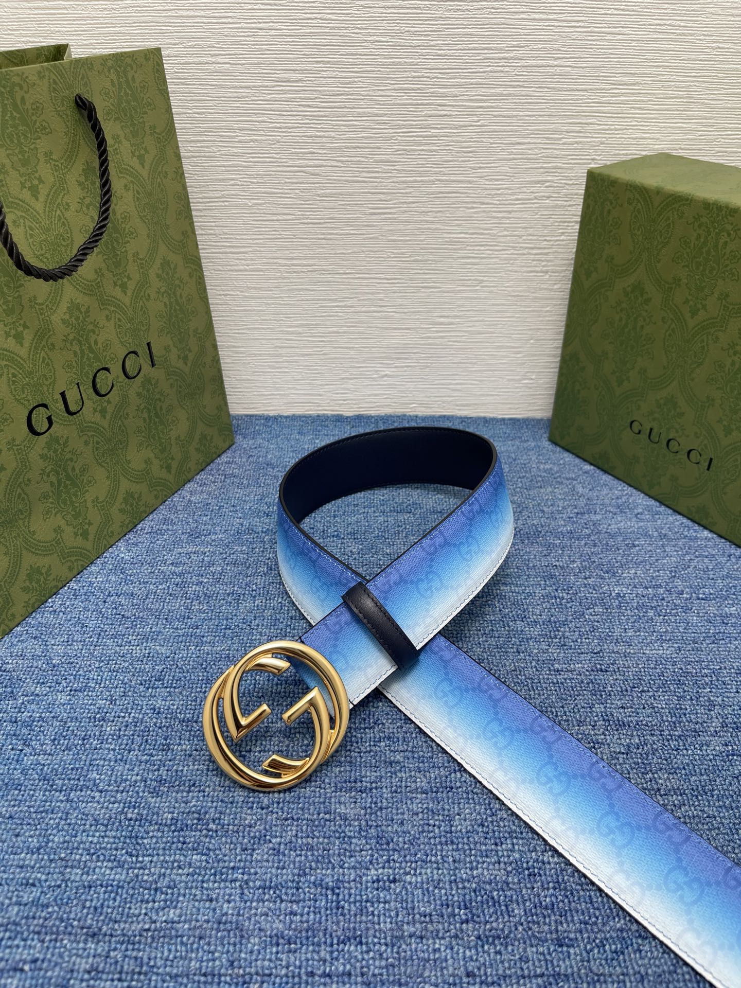 🔴 【品牌】古驰 Gucci  
🔴 【描述】采用高级Gucci Signature真皮精制而成，触感厚