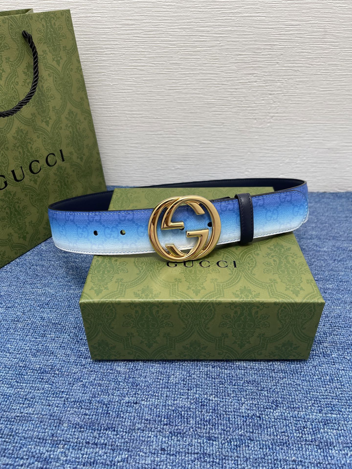 🔴 【品牌】古驰 Gucci  
🔴 【描述】采用高级Gucci Signature真皮精制而成，触感厚