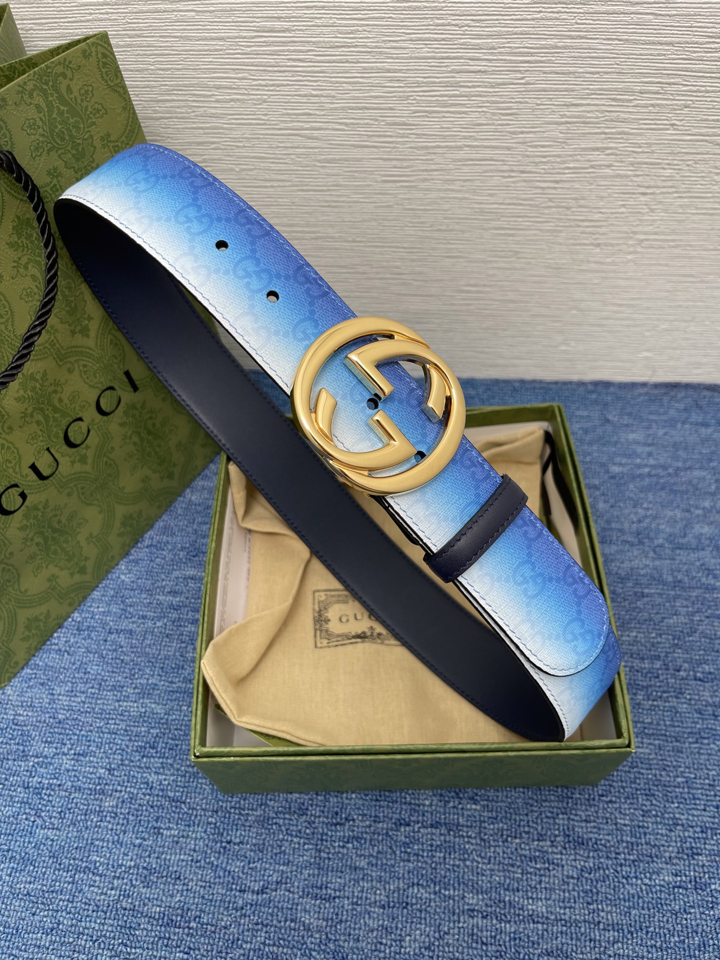 🔴 【品牌】古驰 Gucci  
🔴 【描述】采用高级Gucci Signature真皮精制而成，触感厚