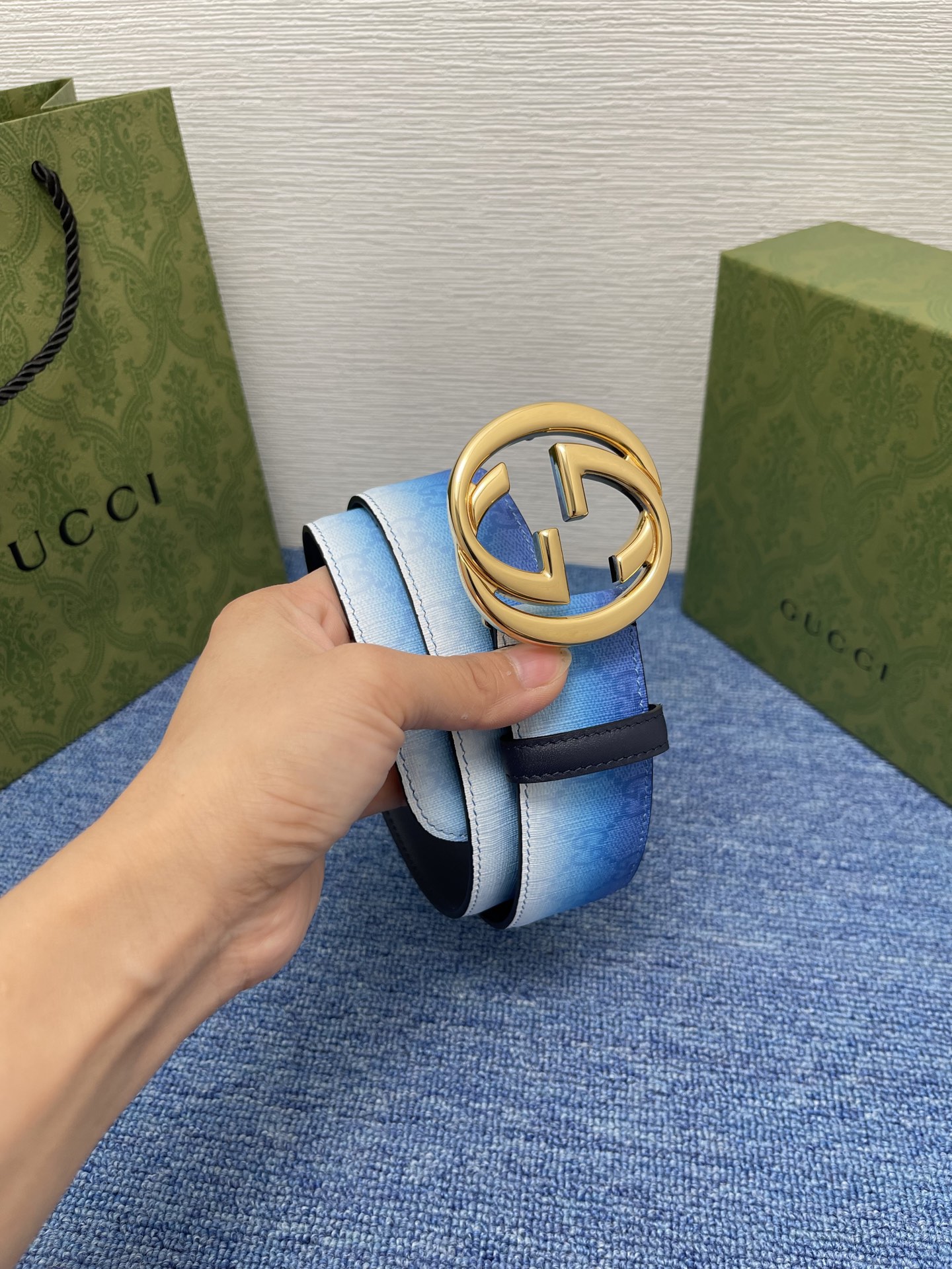 🔴 【品牌】古驰 Gucci  
🔴 【描述】采用高级Gucci Signature真皮精制而成，触感厚