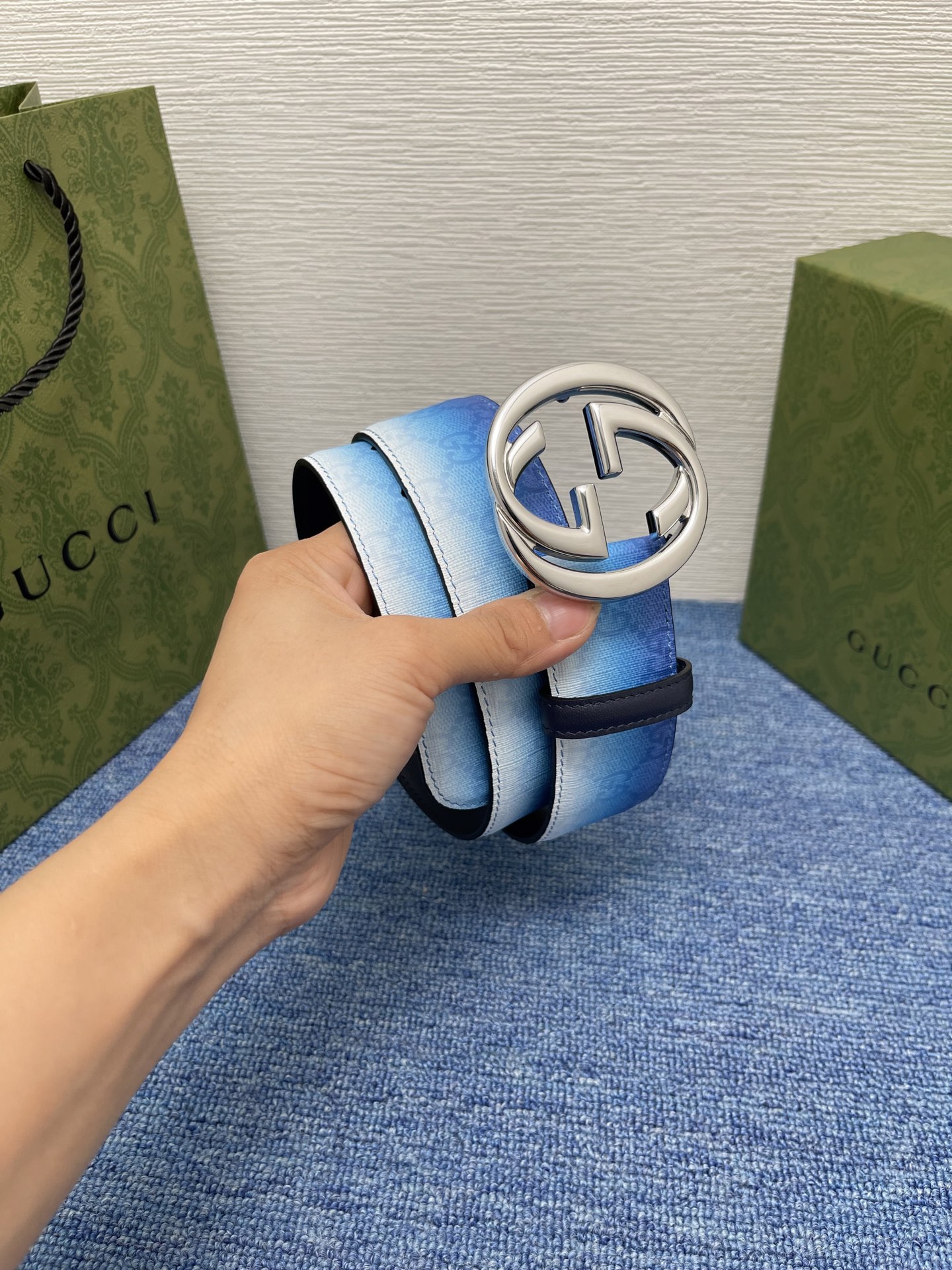 🔴 【品牌】古驰 Gucci  
🔴 【描述】采用高级Gucci Signature真皮精制而成，触感厚