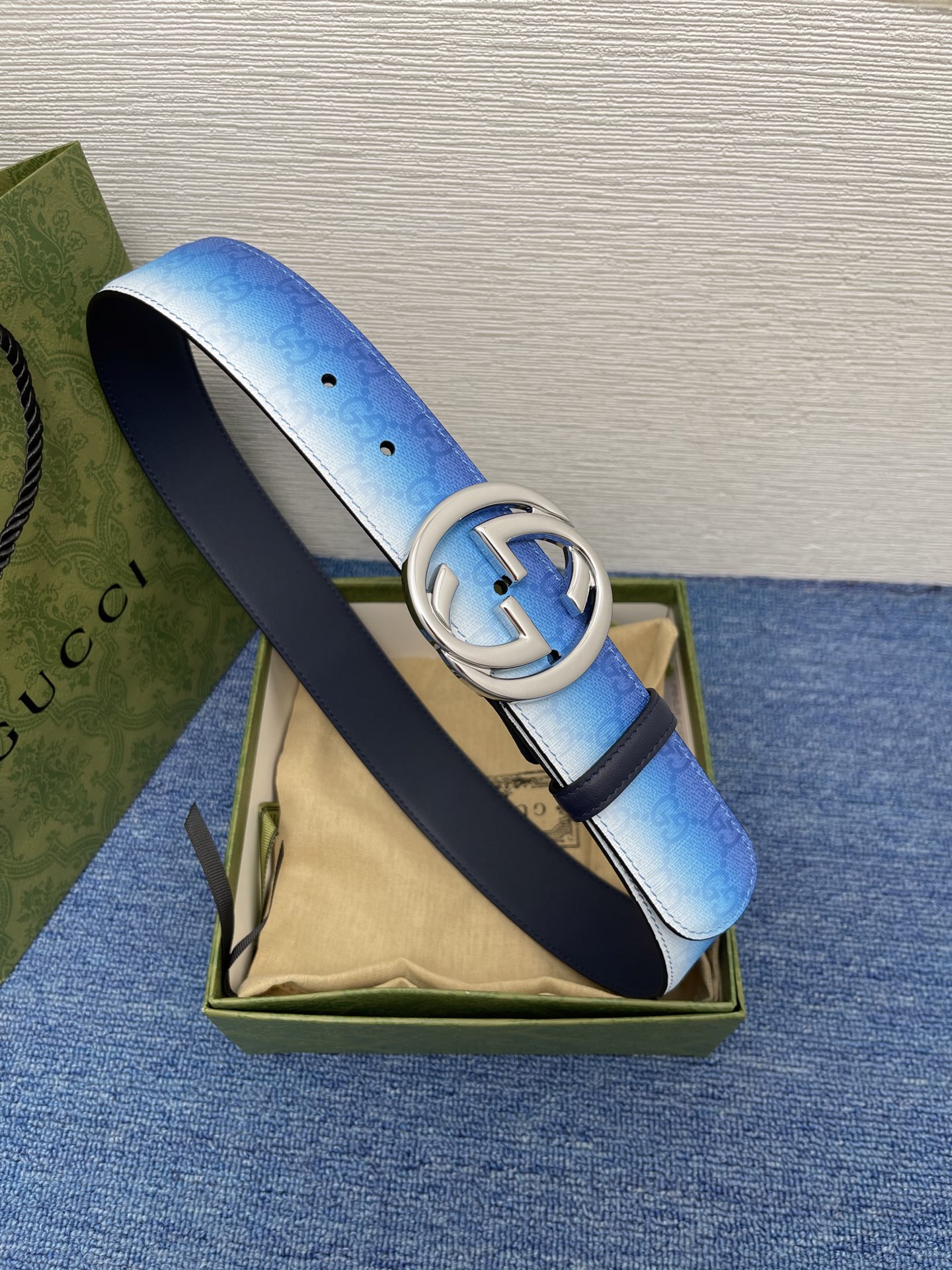 🔴 【品牌】古驰 Gucci  
🔴 【描述】采用高级Gucci Signature真皮精制而成，触感厚