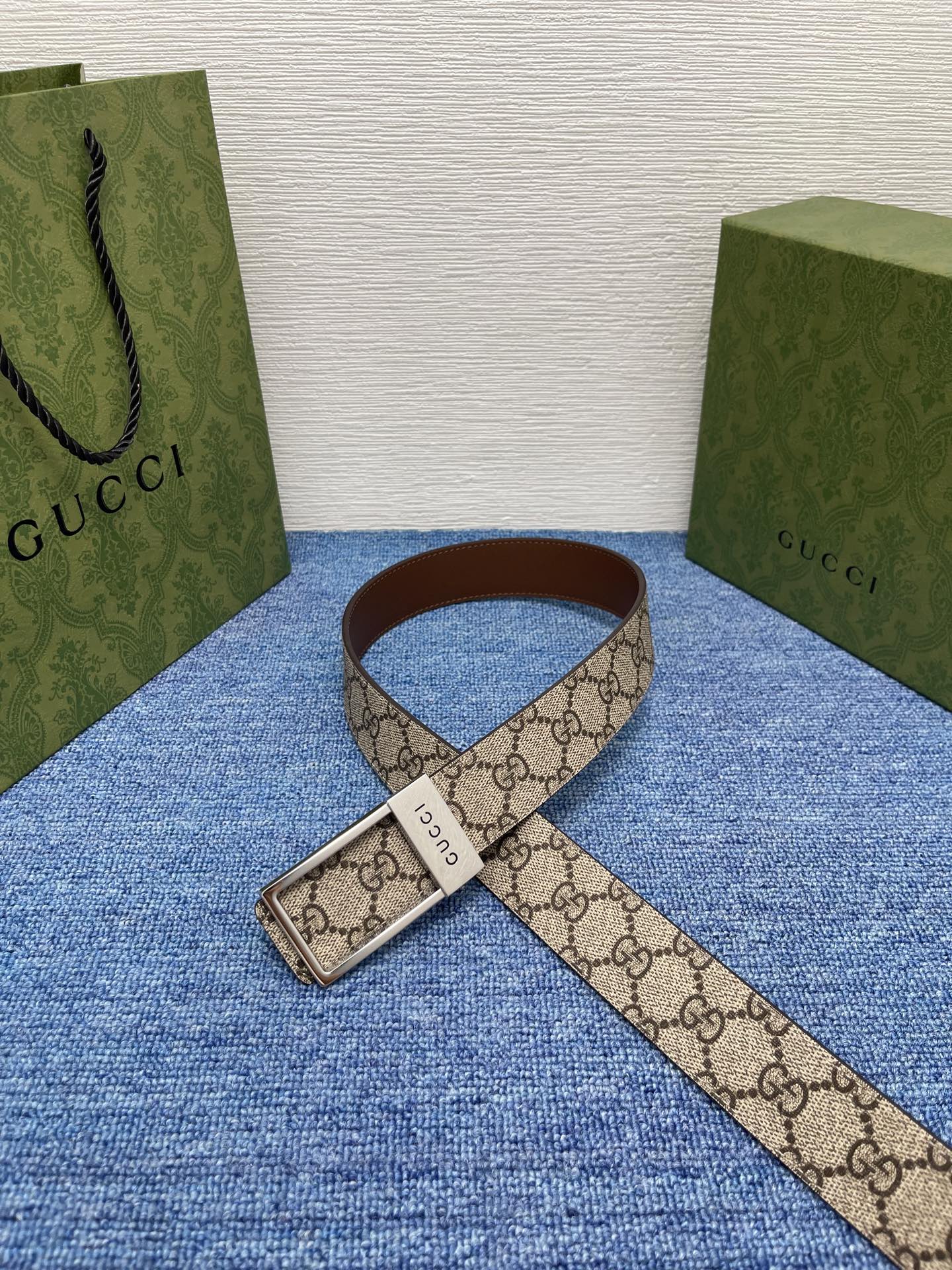 🔴 【品牌】古驰 Gucci  
🔴 【描述】采用高级Gucci Signature真皮精制而成，触感厚