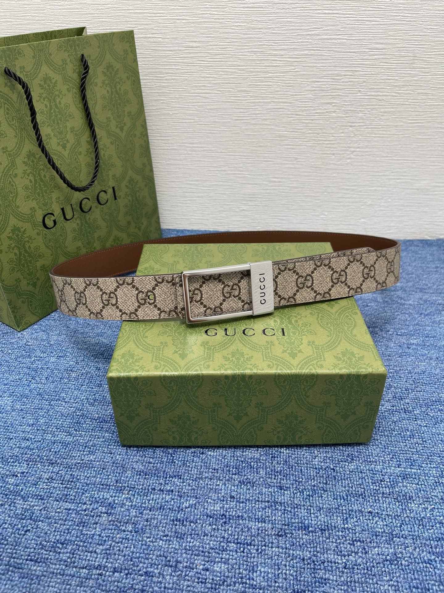 🔴 【品牌】古驰 Gucci  
🔴 【描述】采用高级Gucci Signature真皮精制而成，触感厚