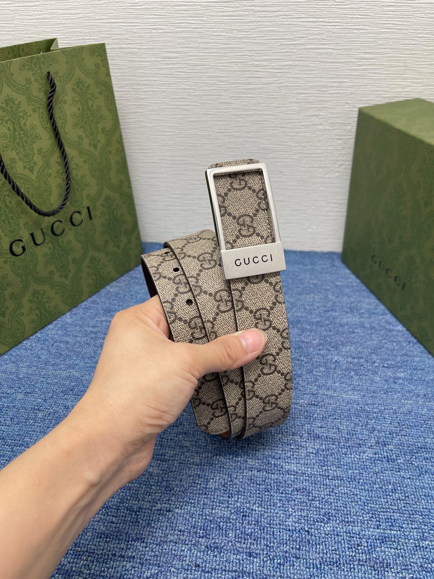 🔴 【品牌】古驰 Gucci  
🔴 【描述】采用高级Gucci Signature真皮精制而成，触感厚