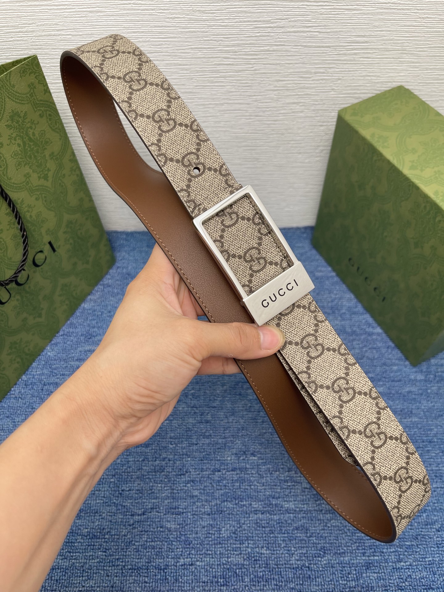 🔴 【品牌】古驰 Gucci  
🔴 【描述】采用高级Gucci Signature真皮精制而成，触感厚