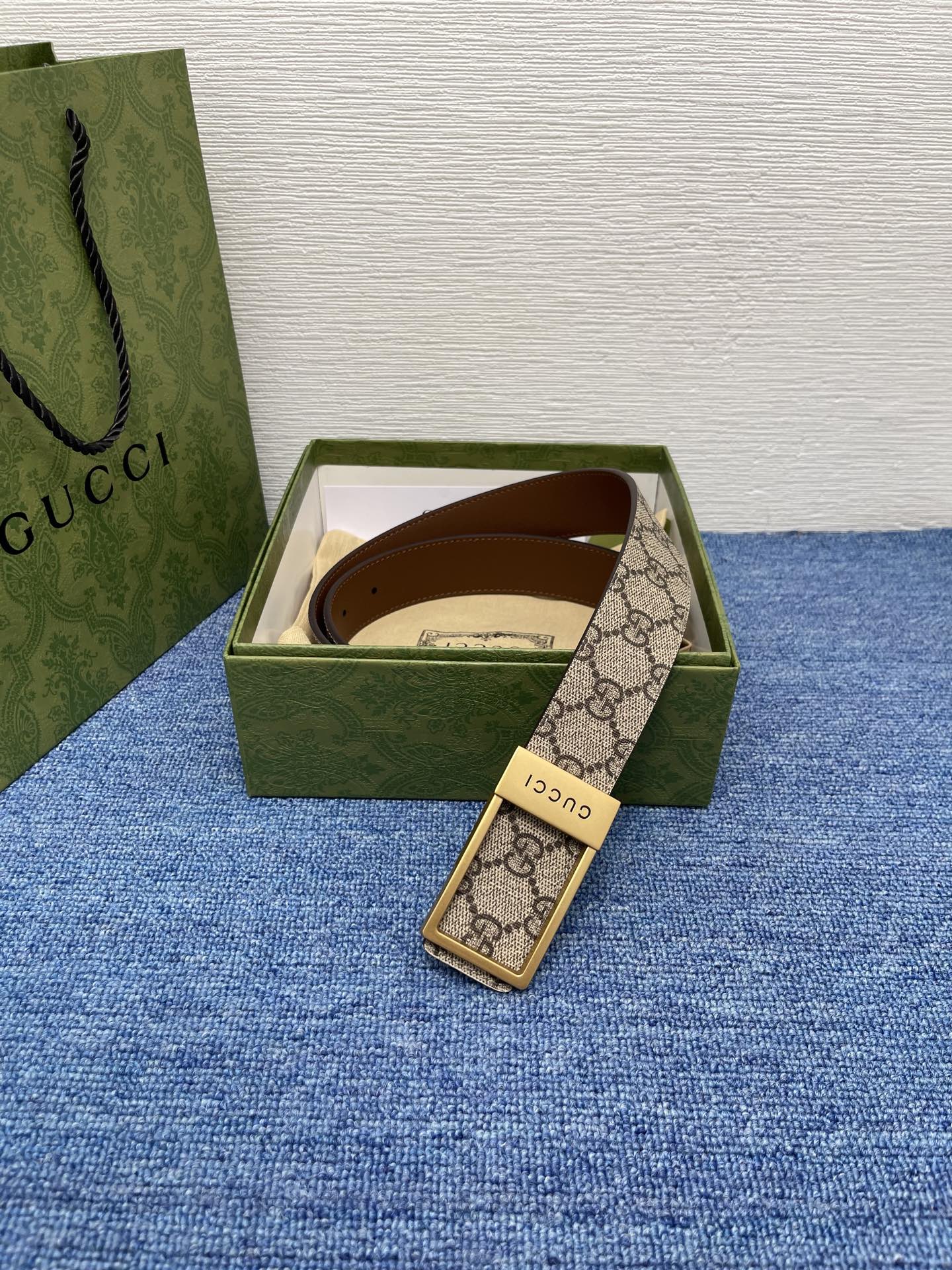 🔴 【品牌】古驰 Gucci  
🔴 【描述】采用高级Gucci Signature真皮精制而成，触感厚