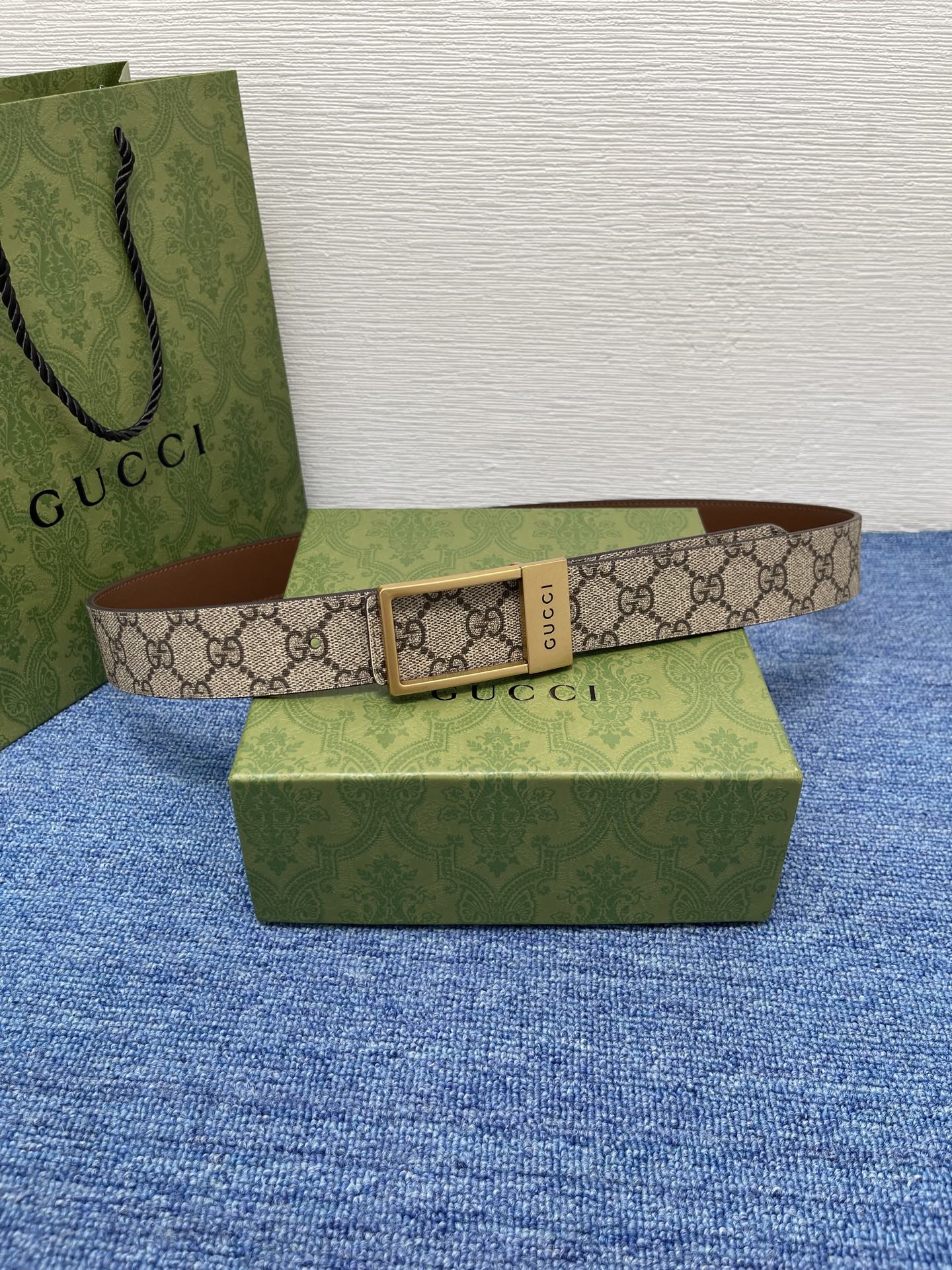 🔴 【品牌】古驰 Gucci  
🔴 【描述】采用高级Gucci Signature真皮精制而成，触感厚