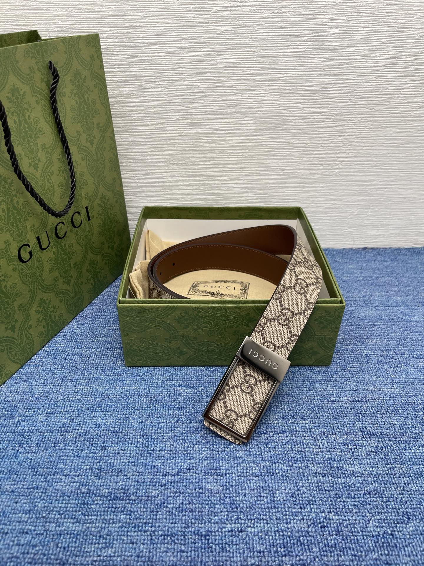 🔴 【品牌】古驰 Gucci  
🔴 【描述】采用高级Gucci Signature真皮精制而成，触感厚