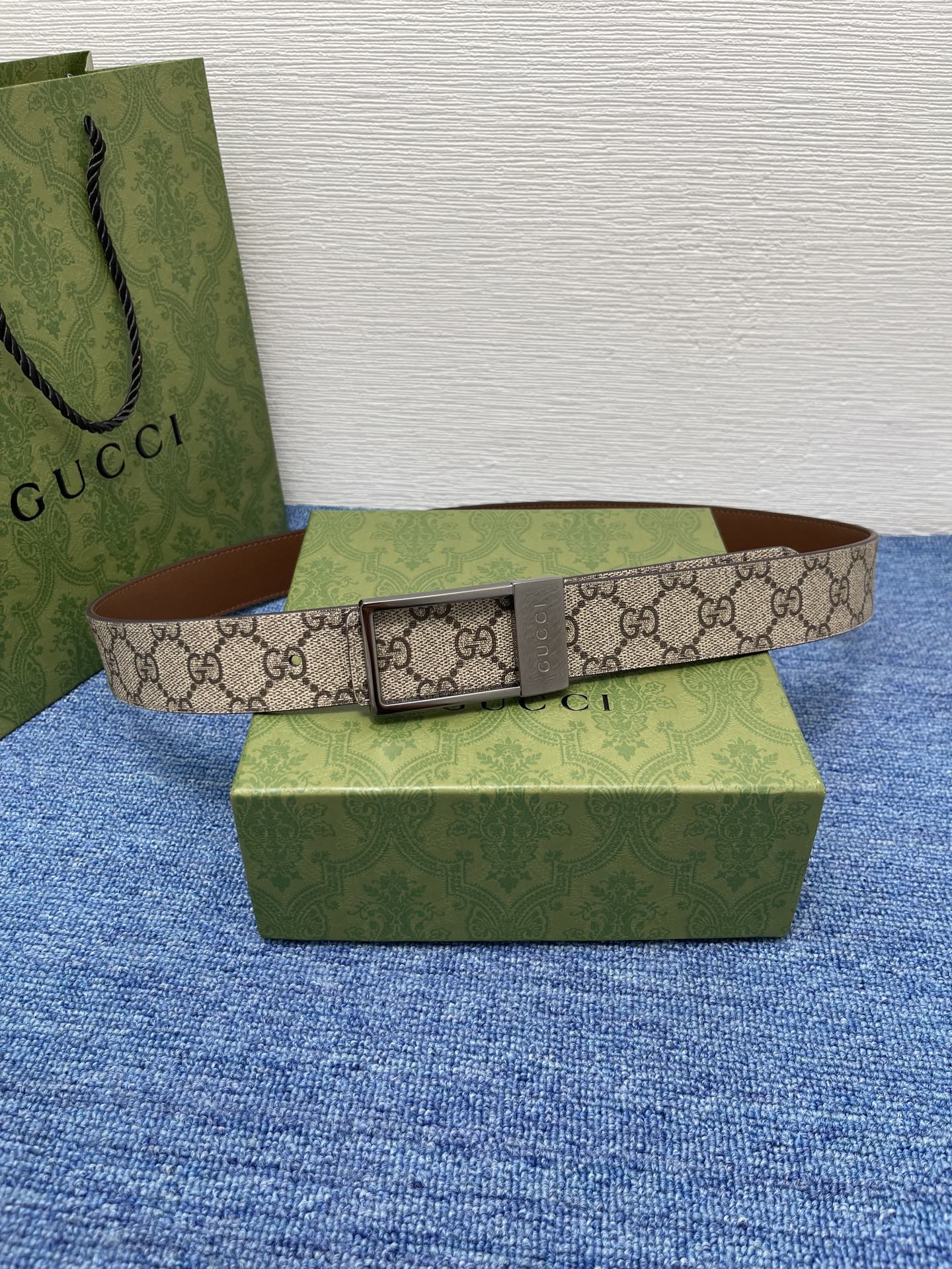 🔴 【品牌】古驰 Gucci  
🔴 【描述】采用高级Gucci Signature真皮精制而成，触感厚