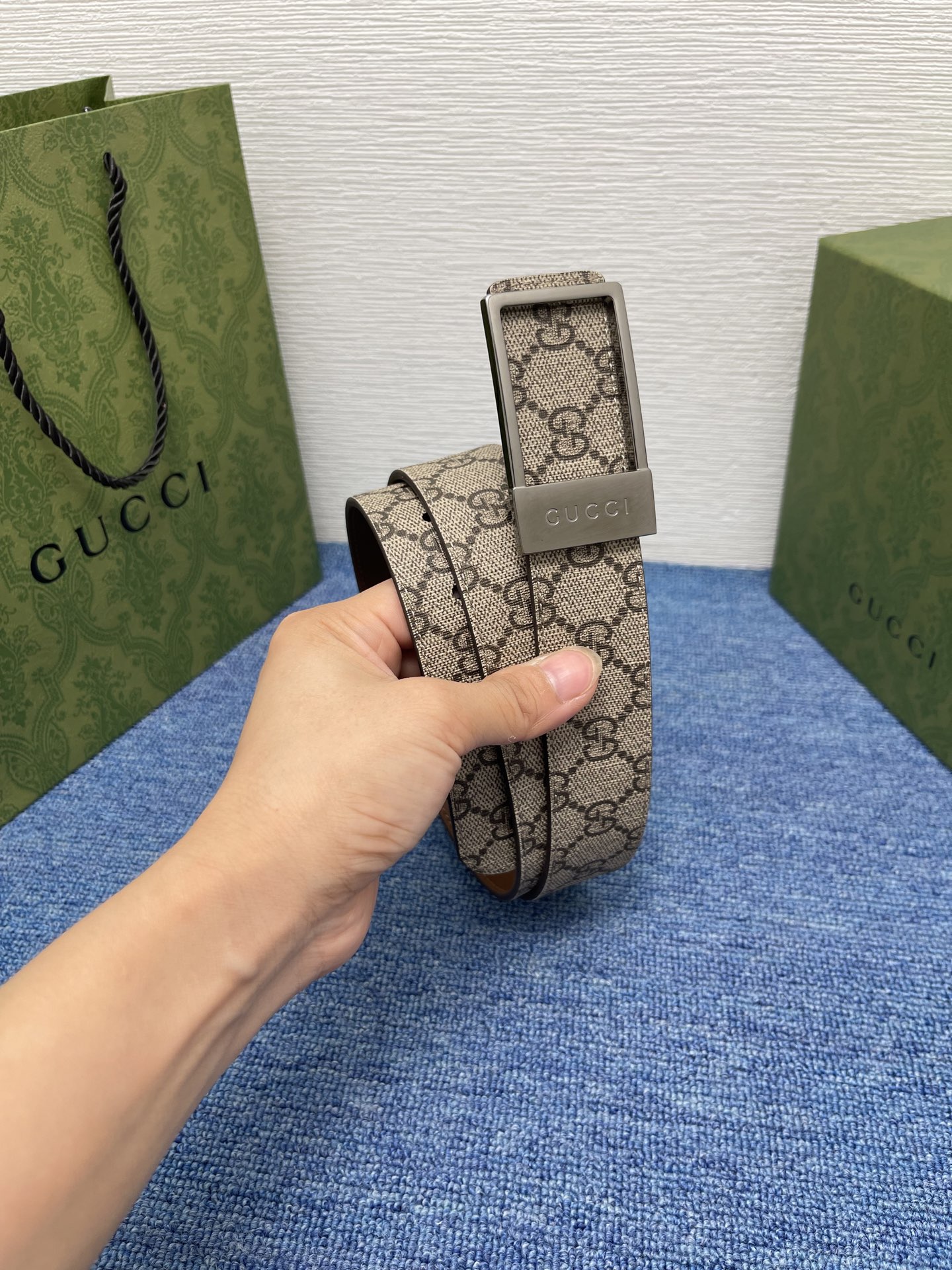 🔴 【品牌】古驰 Gucci  
🔴 【描述】采用高级Gucci Signature真皮精制而成，触感厚