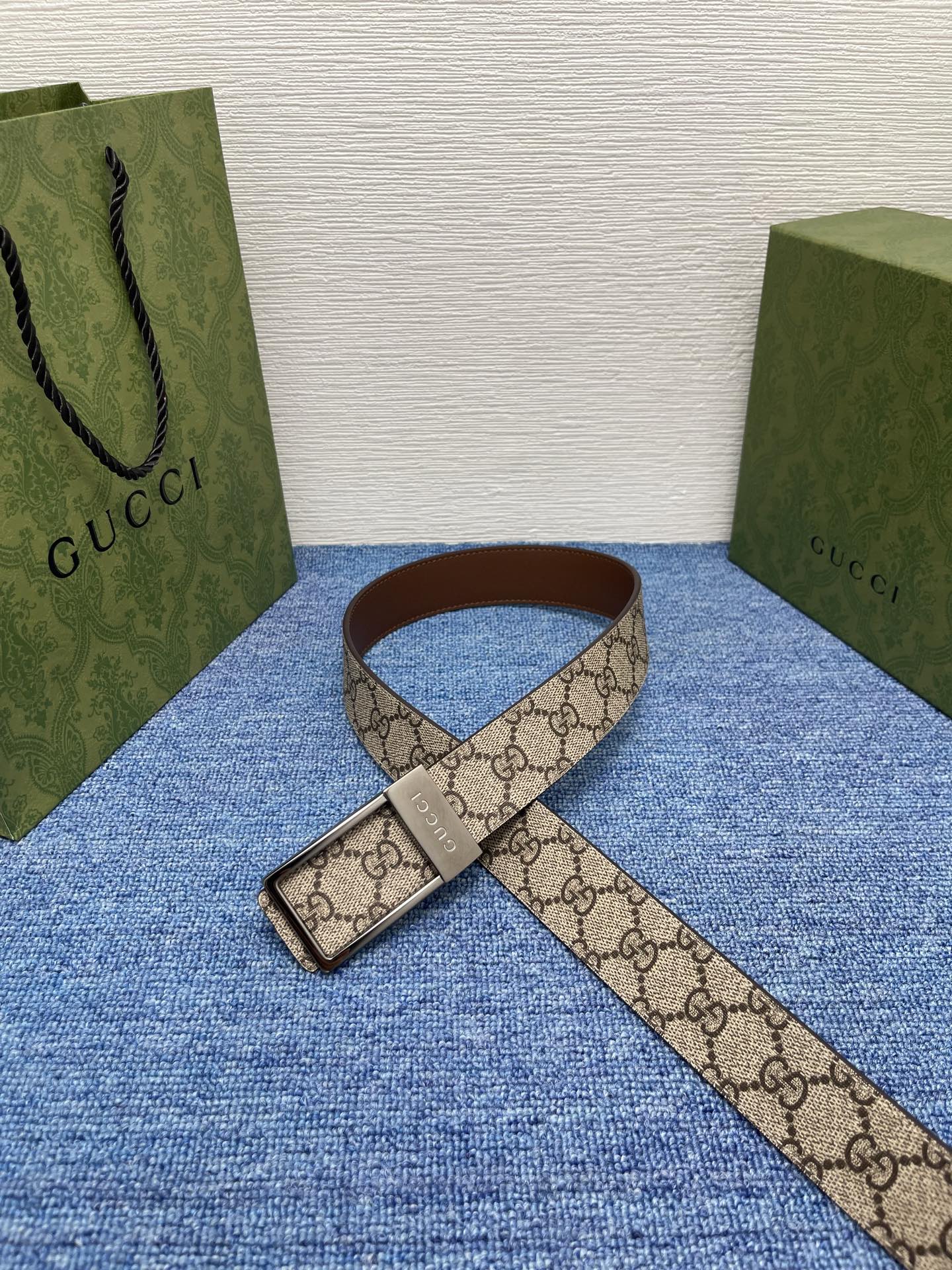 🔴 【品牌】古驰 Gucci  
🔴 【描述】采用高级Gucci Signature真皮精制而成，触感厚