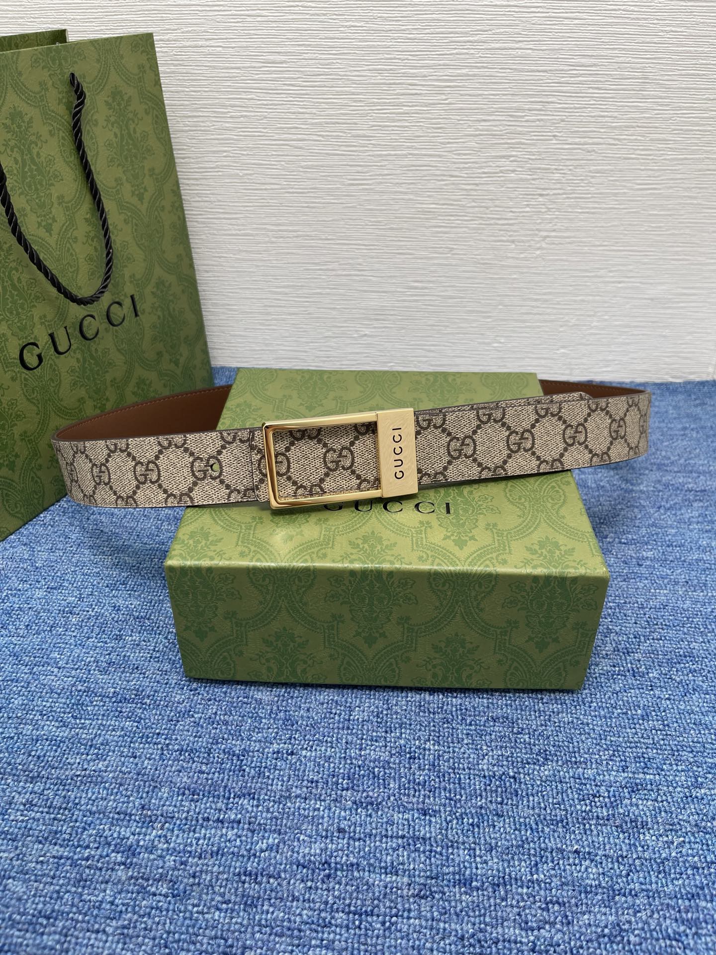 🔴 【品牌】古驰 Gucci  
🔴 【描述】采用高级Gucci Signature真皮精制而成，触感厚