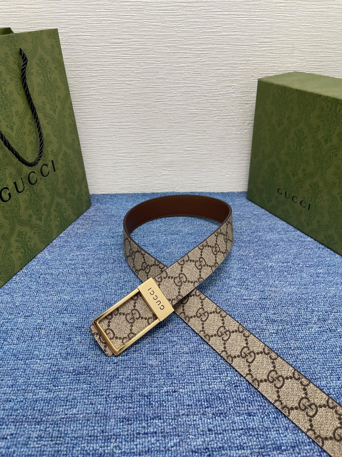 🔴 【品牌】古驰 Gucci  
🔴 【描述】采用高级Gucci Signature真皮精制而成，触感厚