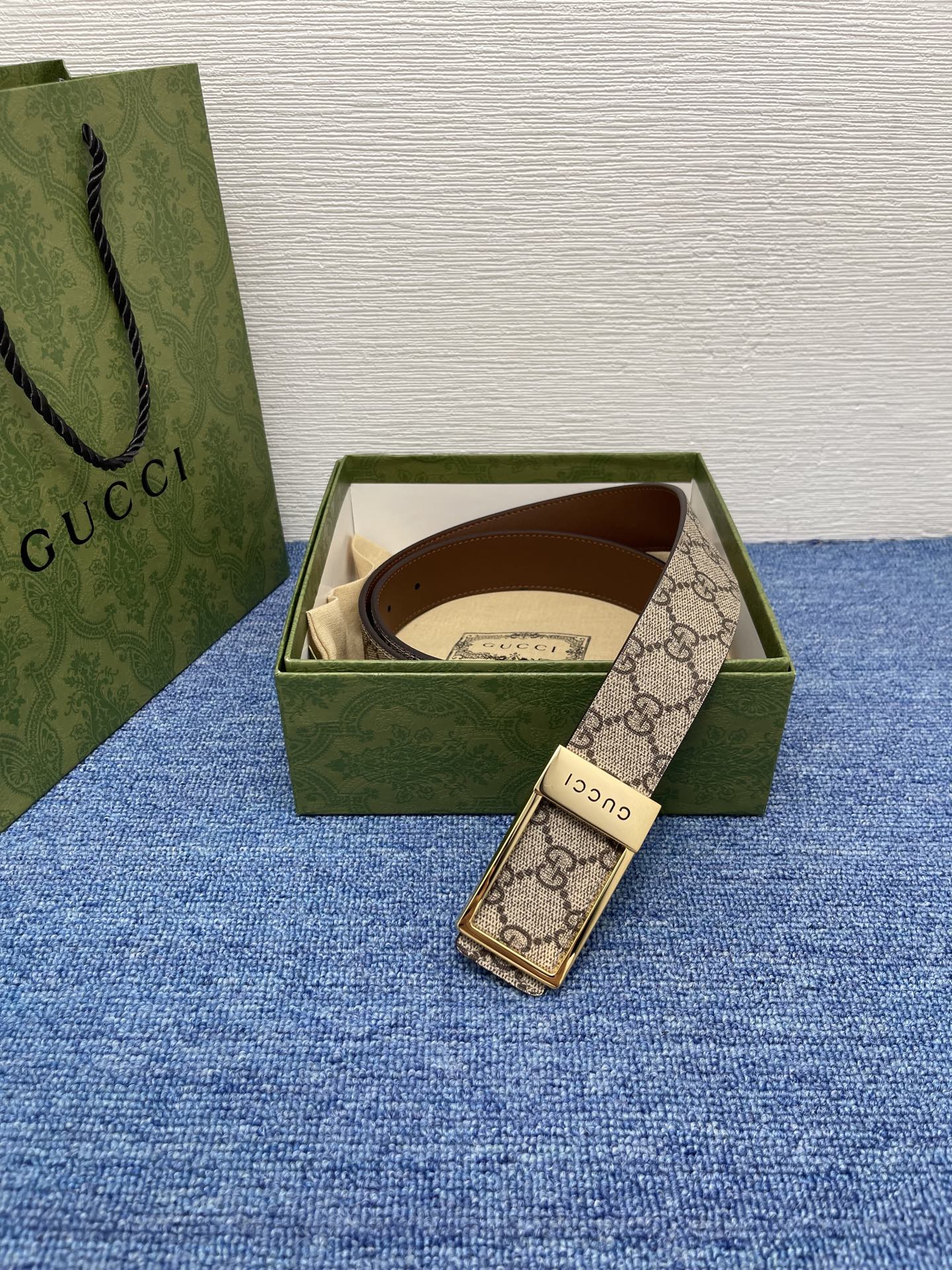 🔴 【品牌】古驰 Gucci  
🔴 【描述】采用高级Gucci Signature真皮精制而成，触感厚
