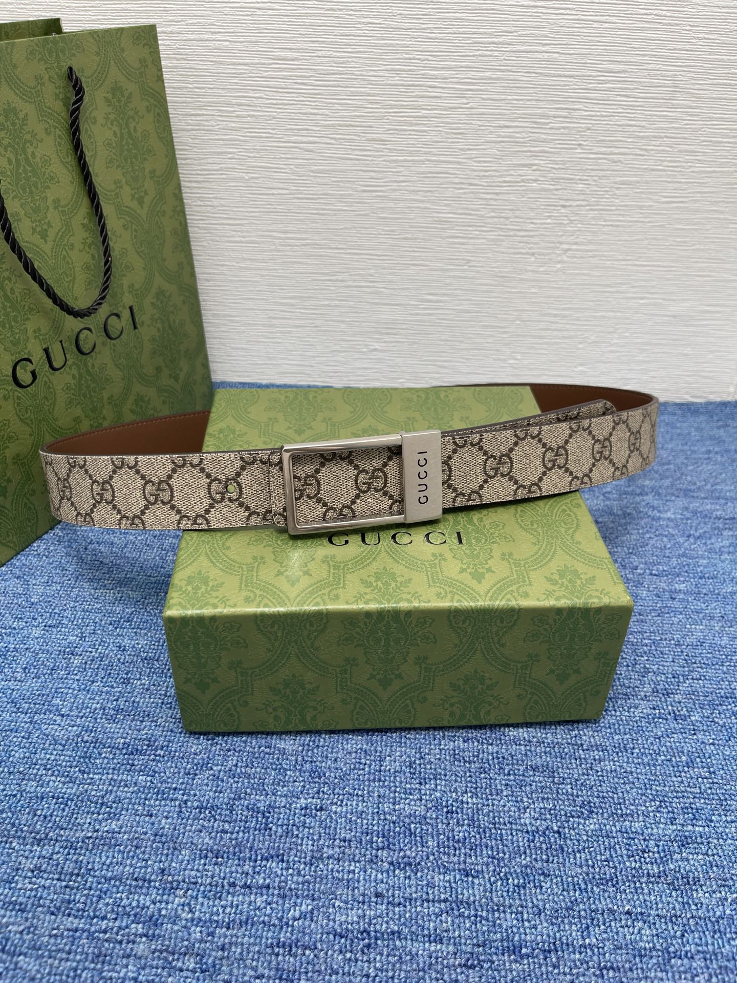 🔴 【品牌】古驰 Gucci  
🔴 【描述】采用高级Gucci Signature真皮精制而成，触感厚