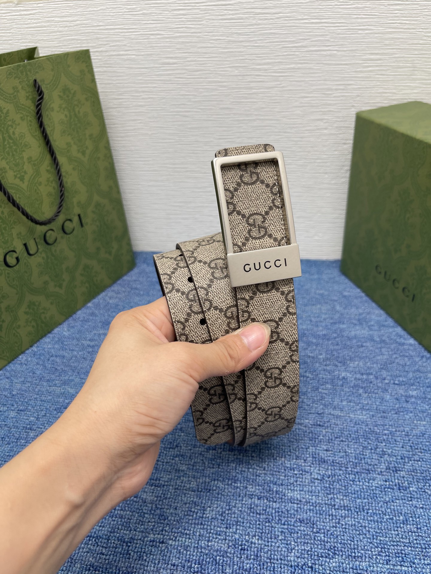 🔴 【品牌】古驰 Gucci  
🔴 【描述】采用高级Gucci Signature真皮精制而成，触感厚