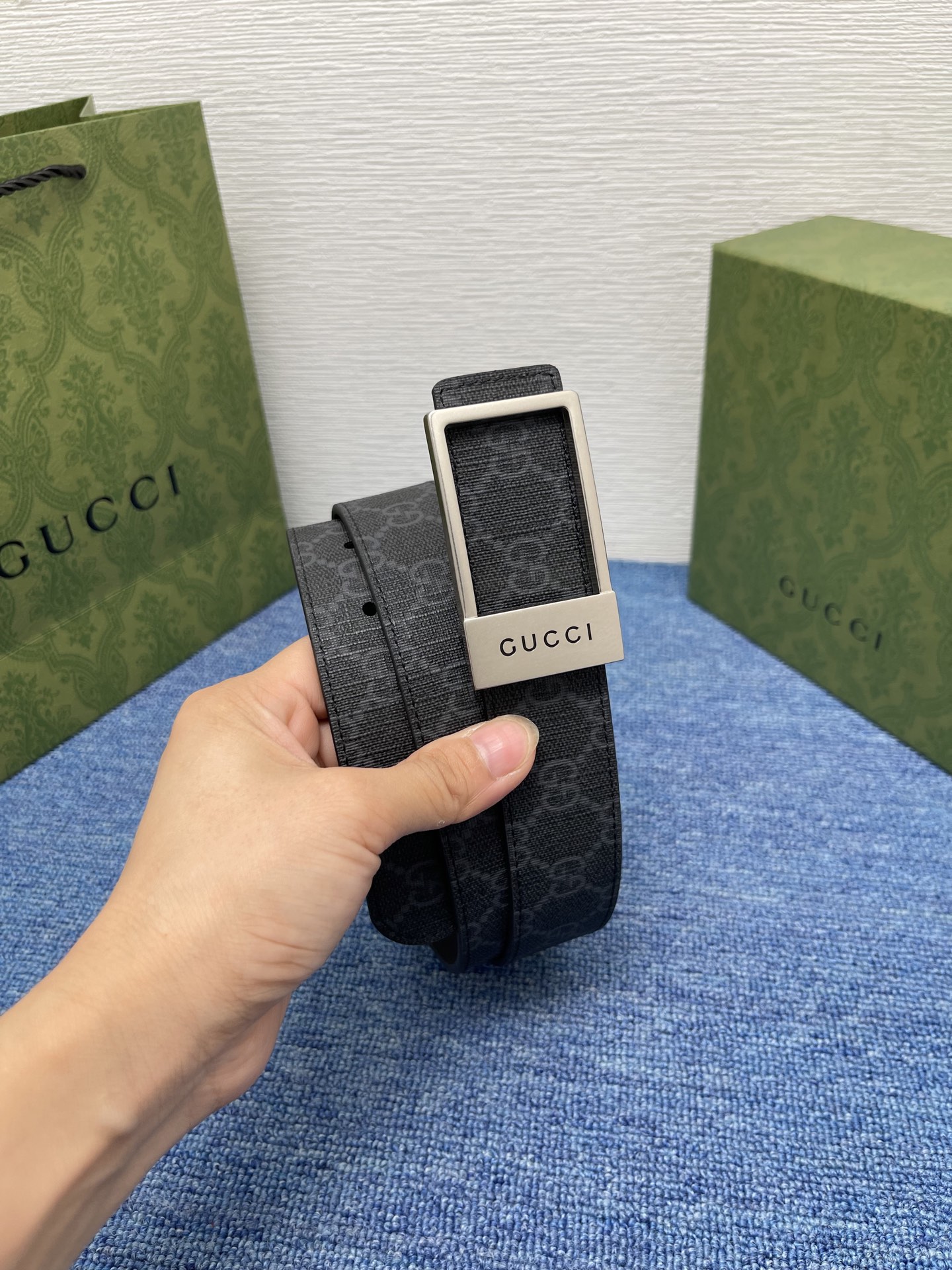 🔴 【品牌】古驰 Gucci  
🔴 【描述】采用高级Gucci Signature真皮精制而成，触感厚