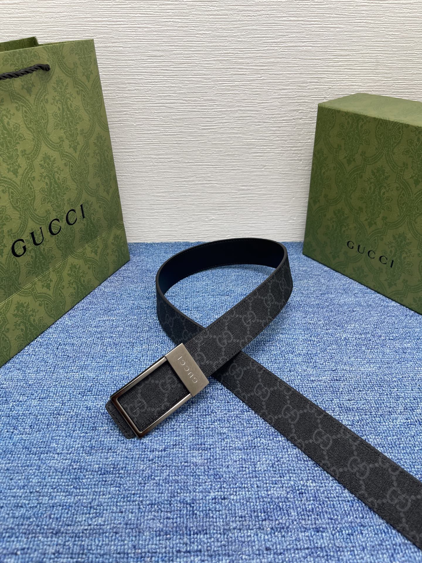 🔴 【品牌】古驰 Gucci  
🔴 【描述】采用高级Gucci Signature真皮精制而成，触感厚