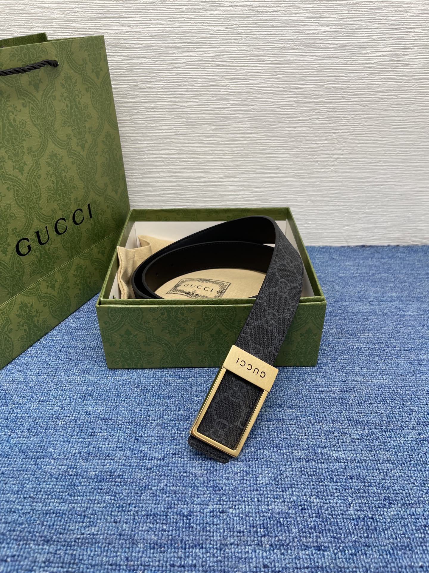 🔴 【品牌】古驰 Gucci  
🔴 【描述】采用高级Gucci Signature真皮精制而成，触感厚