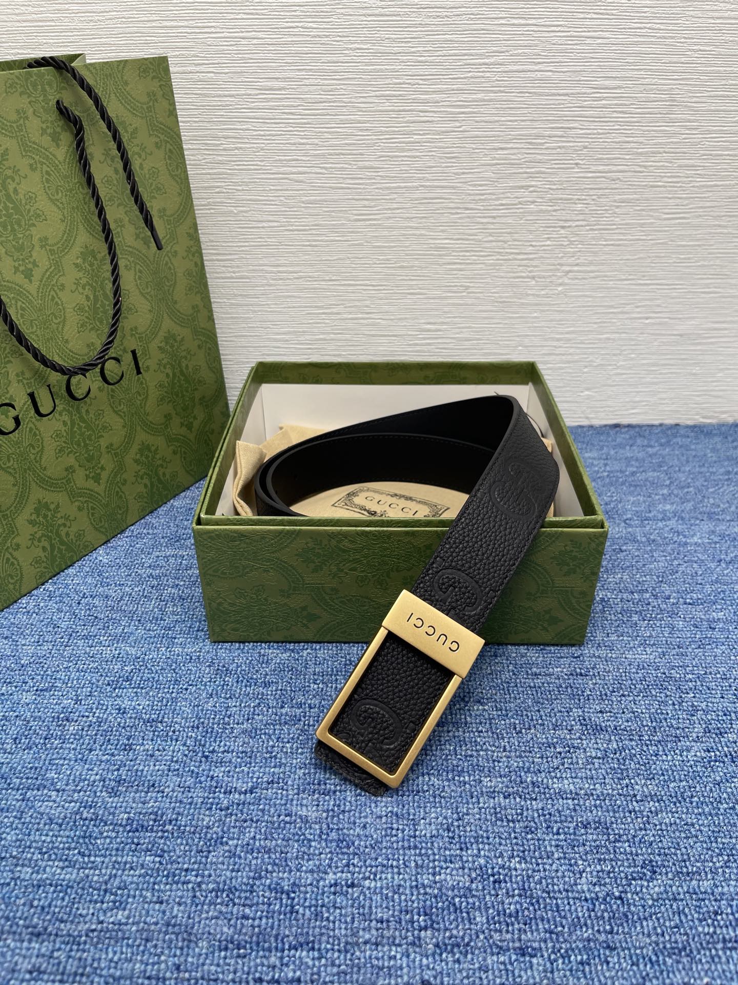🔴 【品牌】古驰 Gucci  
🔴 【描述】采用高级Gucci Signature真皮精制而成，触感厚
