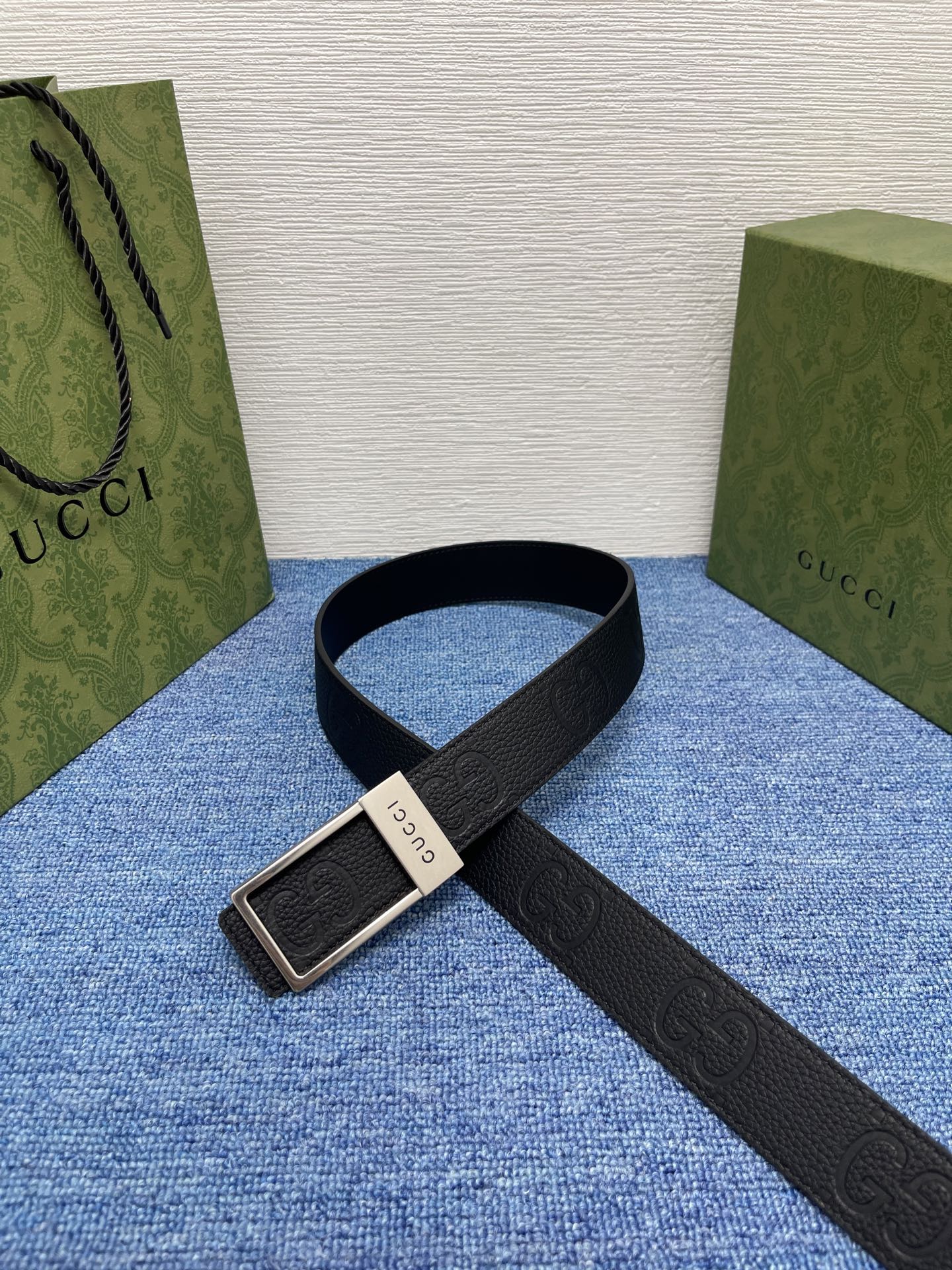 🔴 【品牌】古驰 Gucci  
🔴 【描述】采用高级Gucci Signature真皮精制而成，触感厚