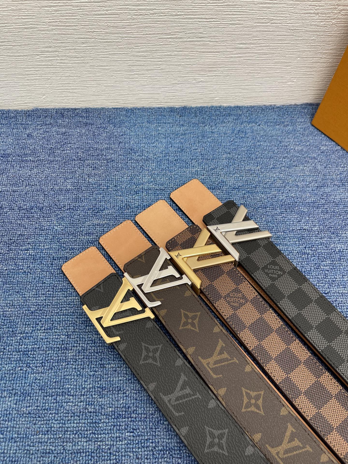 🔴 【品牌】LV  4．0cm 
🔴 【描述】这款饰有LV带扣的腰带配以水牛皮衬里，覆以Monogram