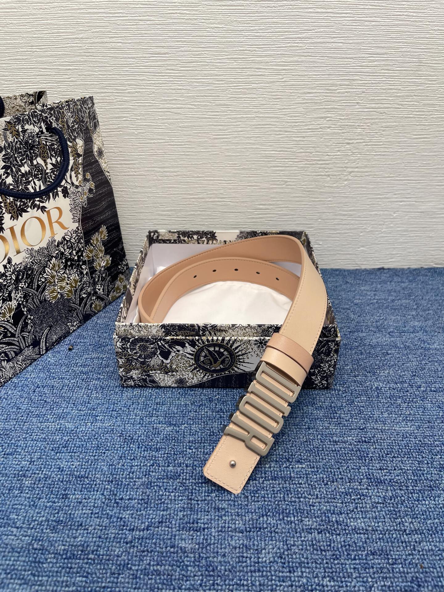 Dior Reversible Belt, 3.0 mm, Grain Leather with CD Icon, Adjustable Length 3 i1753667605079 540 0 1