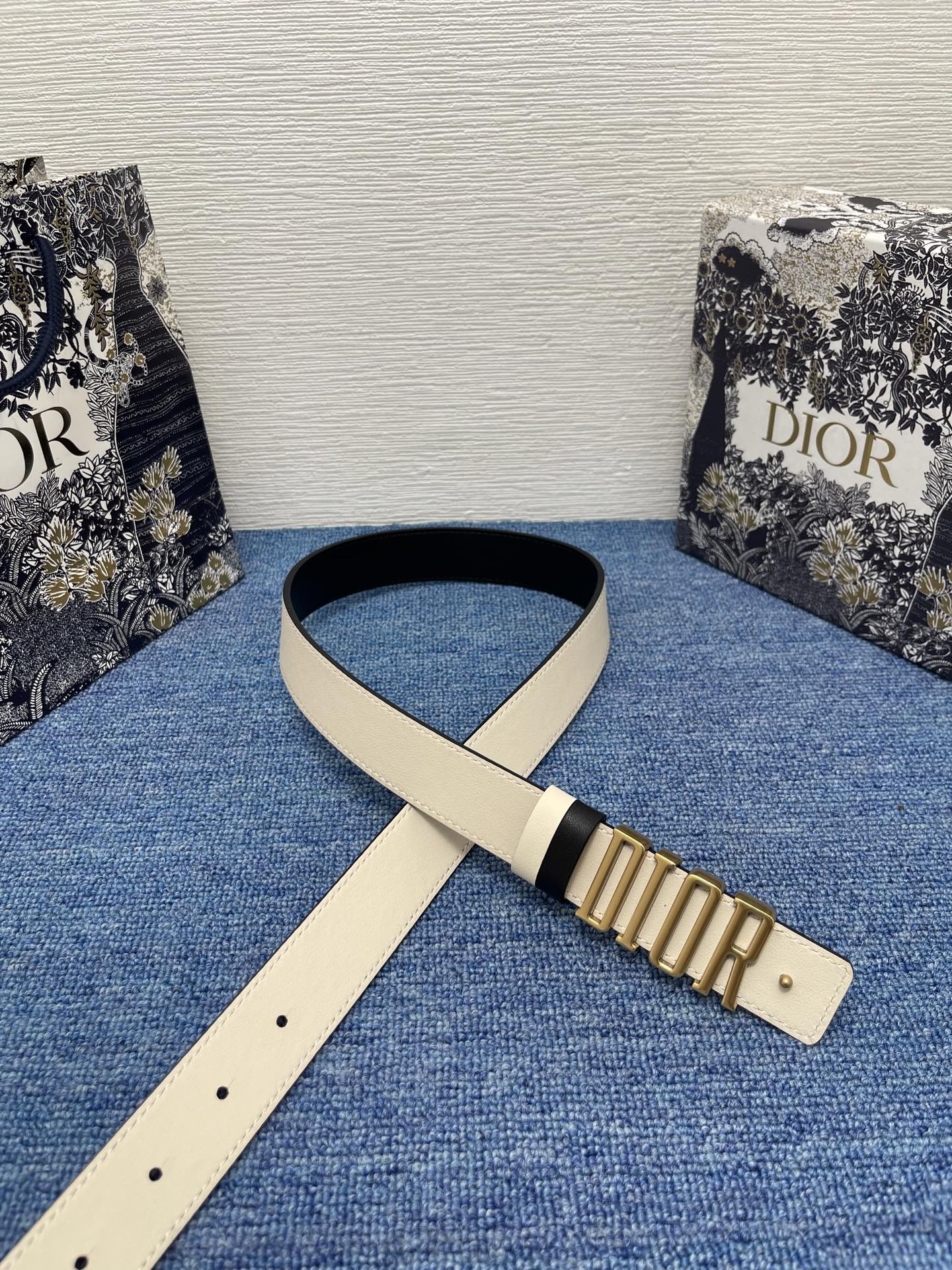 Dior Reversible Belt 3.0 mm - CD Icon Buckle, Gray Grained Leather 5 i1753667660849 476 0 3