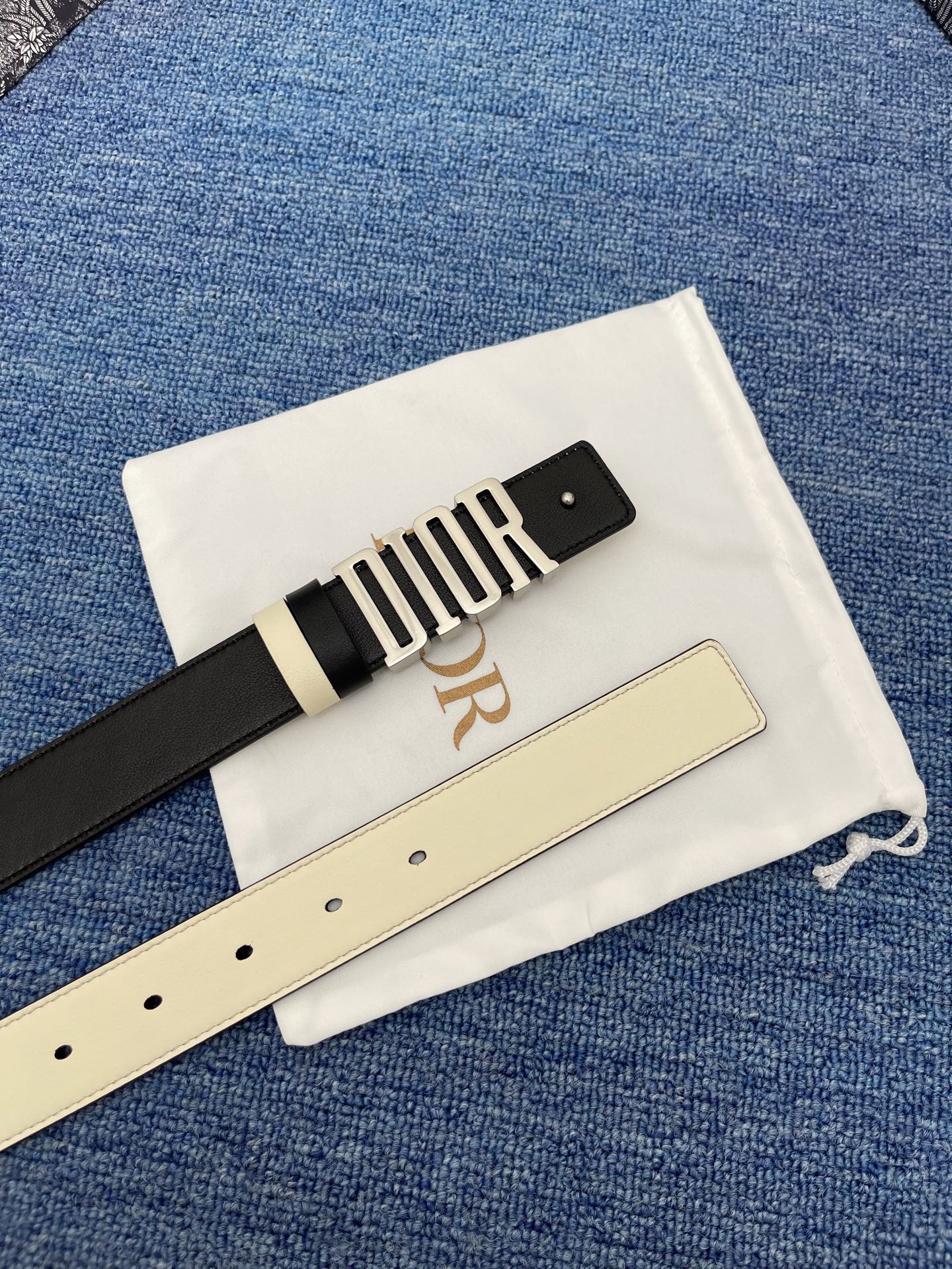Dior Reversible Belt, 3.0 mm, Dior Gray Grained Calfskin and CD Icon, White/Black 3 i1753946198216 4315 0 2