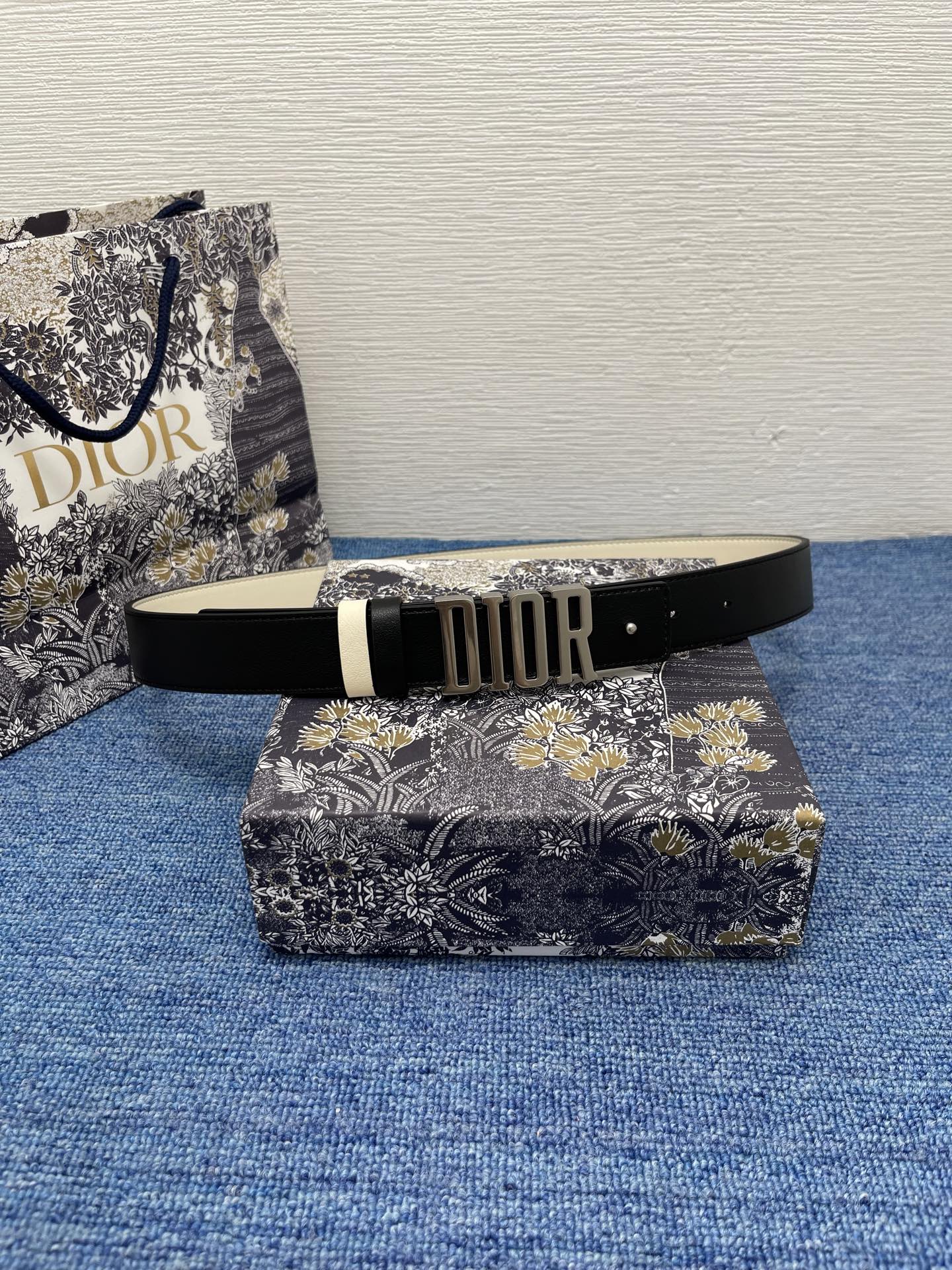 Dior Reversible Belt, 3.0 mm, Dior Gray Grained Calfskin and CD Icon, White/Black 2 i1753946201115 3683 0 1