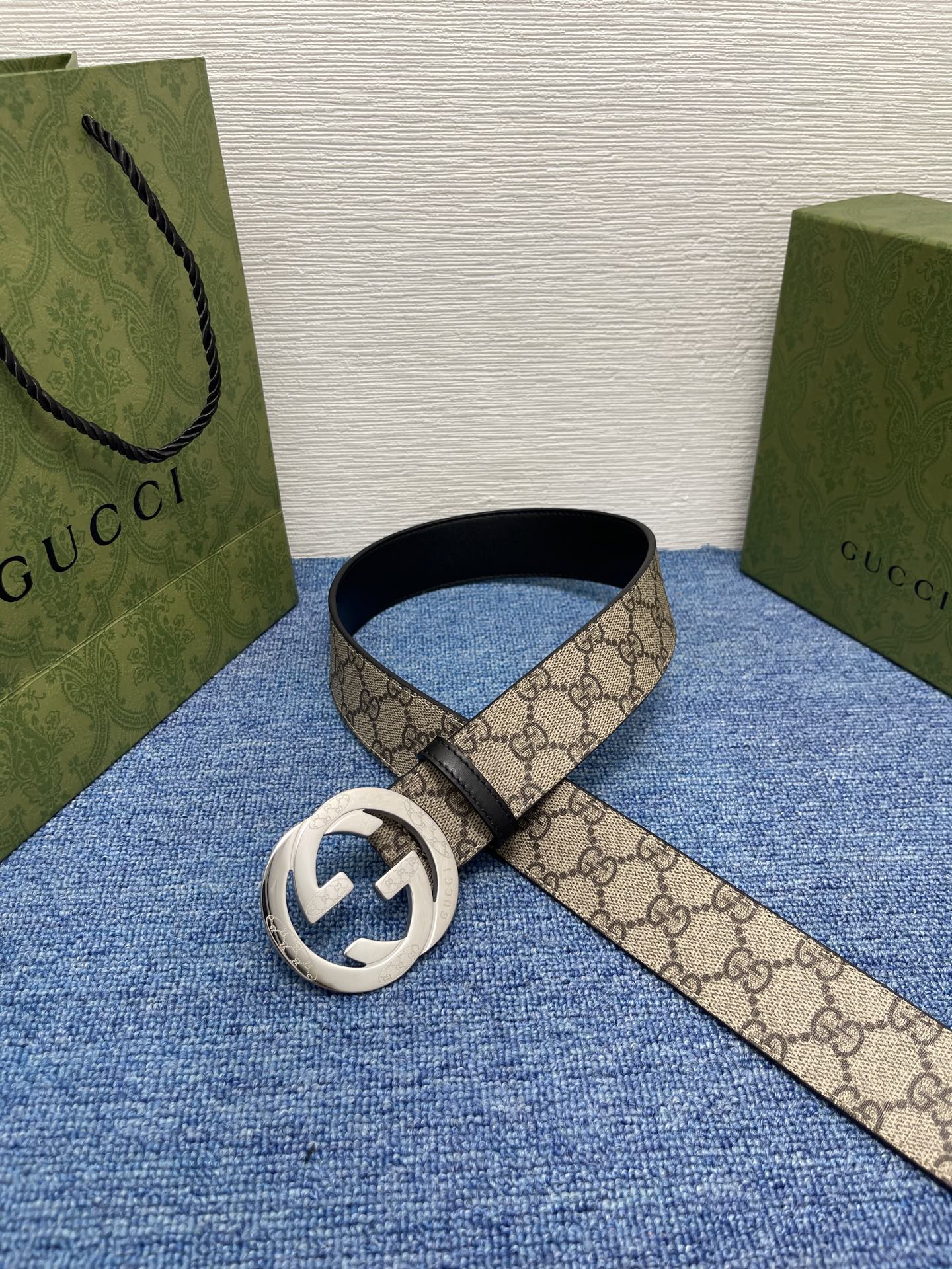 🔴 【品牌】古驰 Gucci  
🔴 【描述】采用高级Gucci Signature真皮精制而成，触感厚