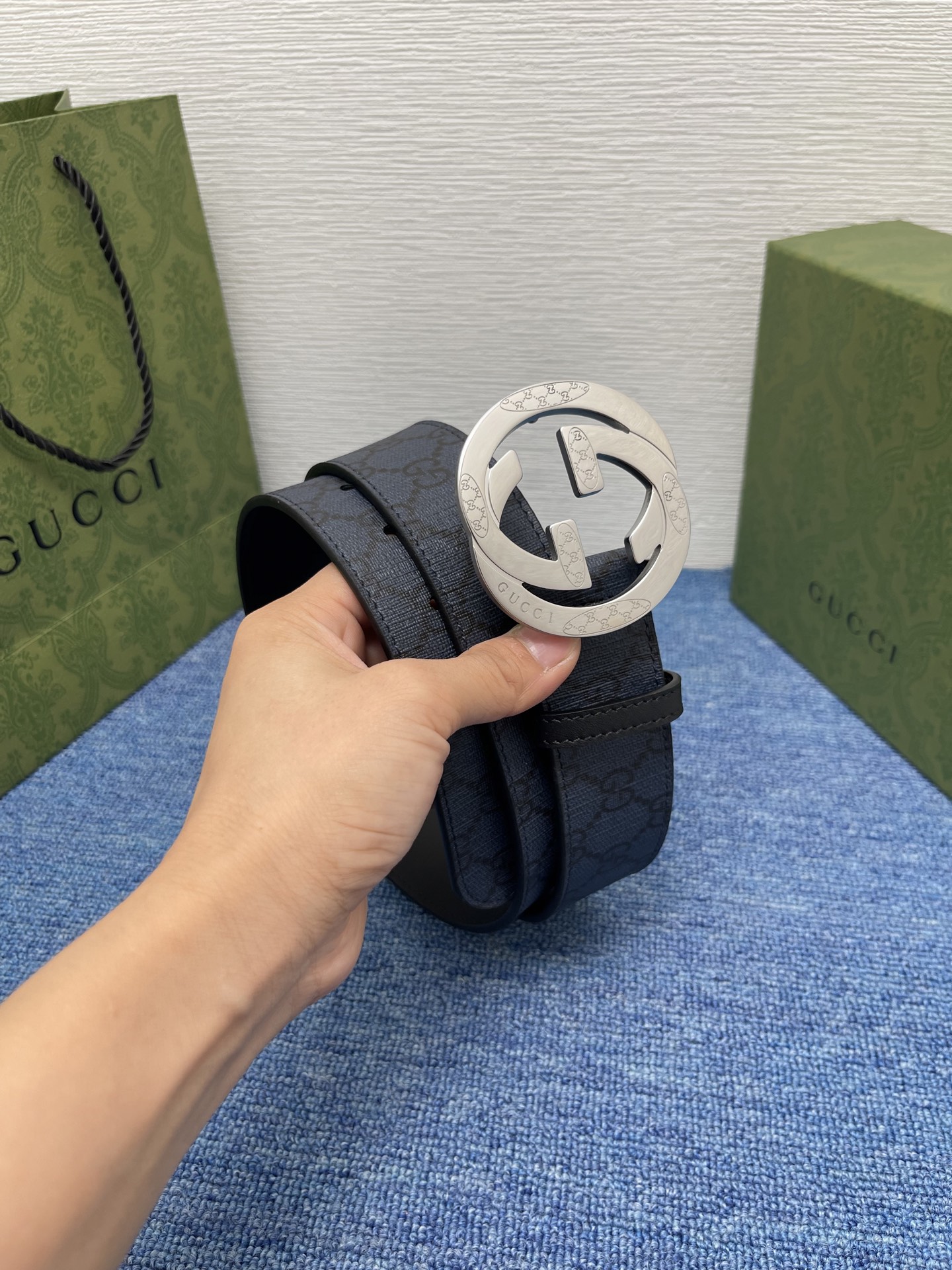 🔴 【品牌】古驰 Gucci  
🔴 【描述】采用高级Gucci Signature真皮精制而成，触感厚